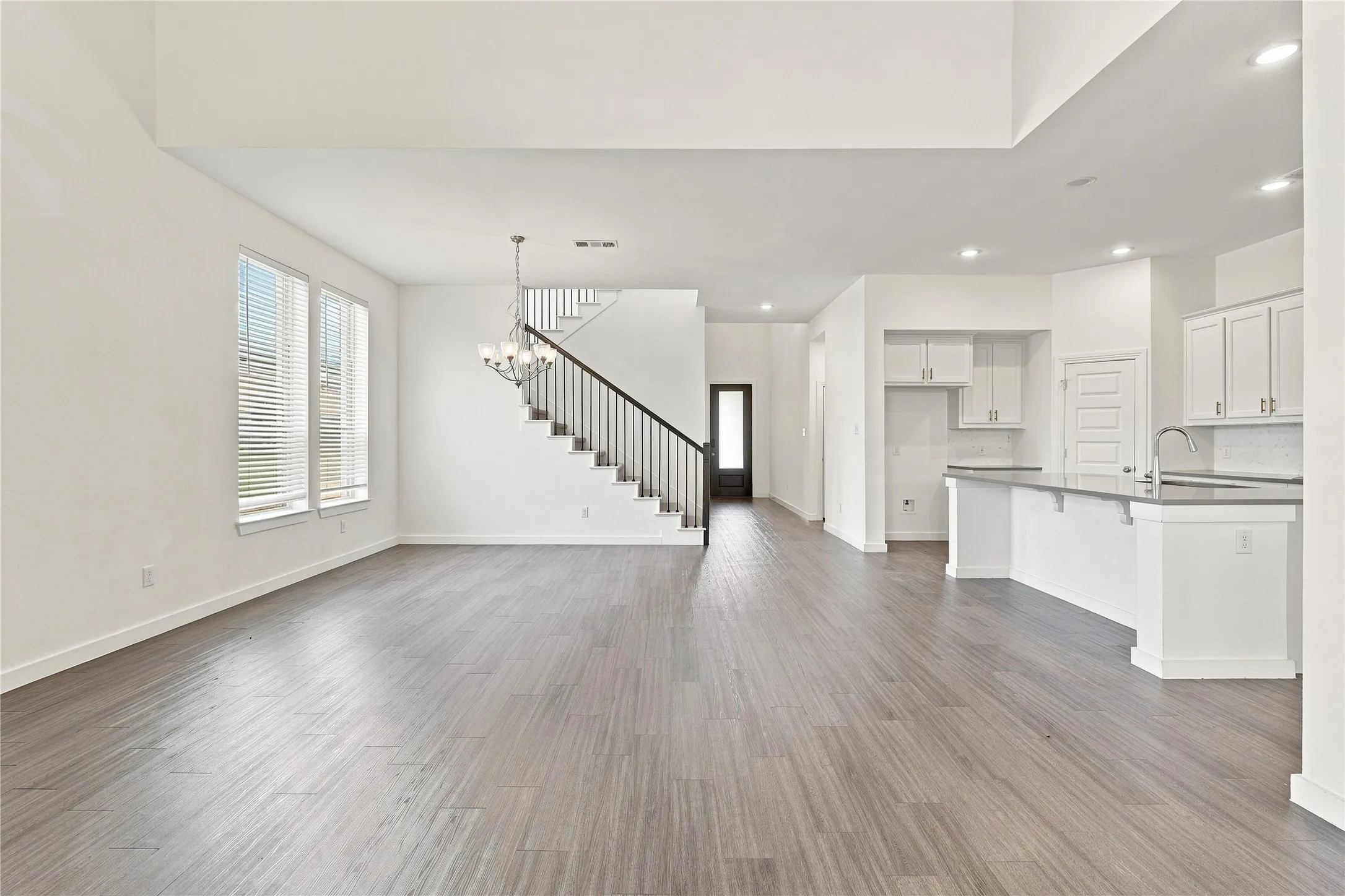 Single Family Residence For Sale in Kaufman County , 2410 Doncaster Drive, Forney, Texas 75126, 4 Bedroom, 4 Bathroom, Garage spaces, 3,188 Sqft, built in 2022, mls#21354534, Real Estate Agent in Forney, Homes For Sale in Kaufman county, Homes For Sale in Forney, Realtor in Forney Texas, Real Estate Brokerage Independent Realty Texas, Luminita Cordes Realtor