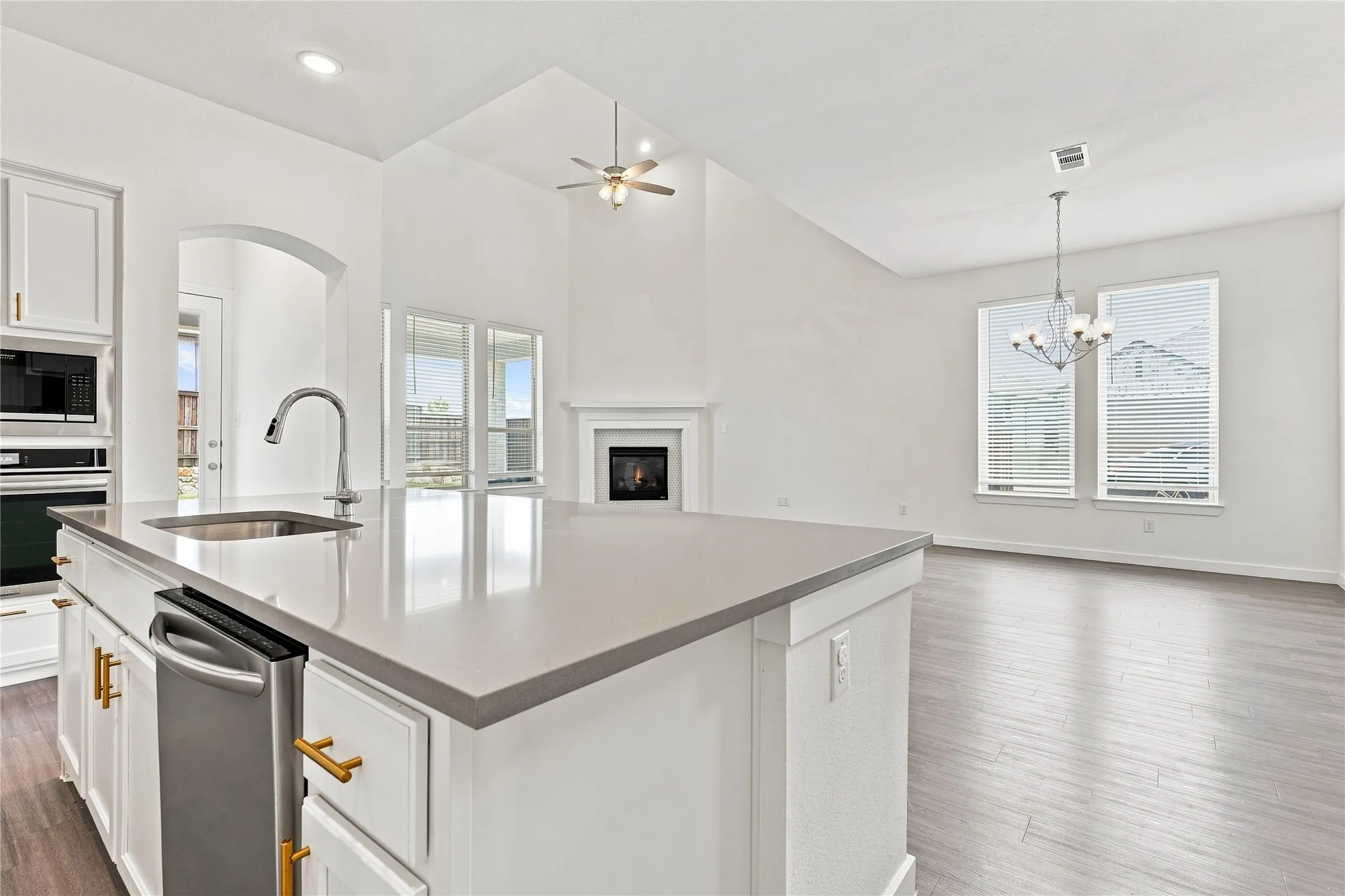 Single Family Residence For Sale in Kaufman County , 2410 Doncaster Drive, Forney, Texas 75126, 4 Bedroom, 4 Bathroom, Garage spaces, 3,188 Sqft, built in 2022, mls#21354534, Real Estate Agent in Forney, Homes For Sale in Kaufman county, Homes For Sale in Forney, Realtor in Forney Texas, Real Estate Brokerage Independent Realty Texas, Luminita Cordes Realtor