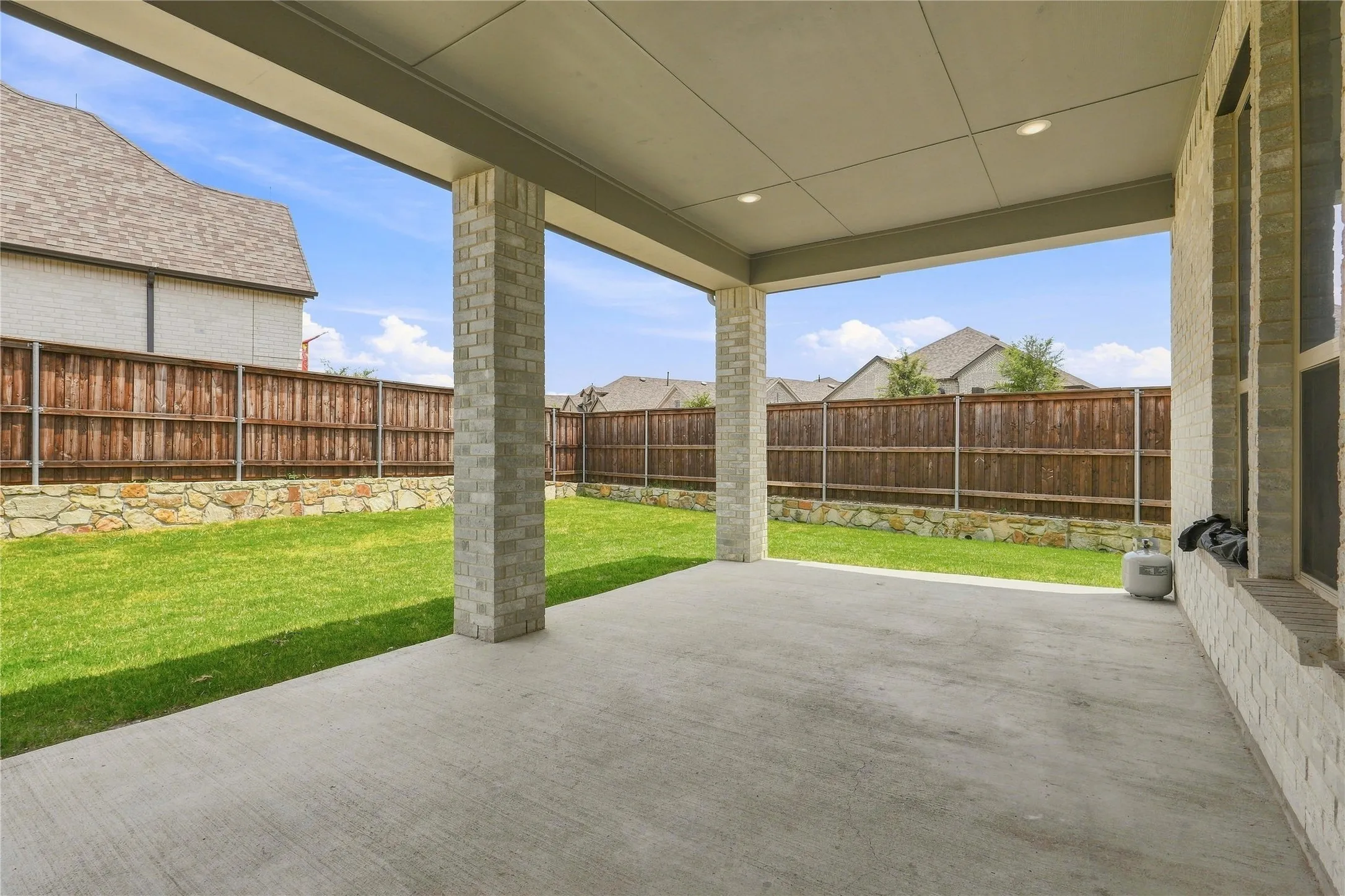 Single Family Residence For Sale in Kaufman County , 2410 Doncaster Drive, Forney, Texas 75126, 4 Bedroom, 4 Bathroom, Garage spaces, 3,188 Sqft, built in 2022, mls#21354534, Real Estate Agent in Forney, Homes For Sale in Kaufman county, Homes For Sale in Forney, Realtor in Forney Texas, Real Estate Brokerage Independent Realty Texas, Luminita Cordes Realtor