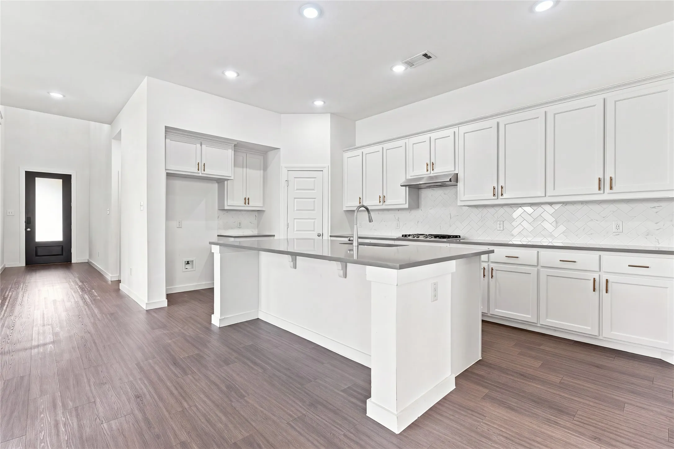 Single Family Residence For Sale in Kaufman County , 2410 Doncaster Drive, Forney, Texas 75126, 4 Bedroom, 4 Bathroom, Garage spaces, 3,188 Sqft, built in 2022, mls#21354534, Real Estate Agent in Forney, Homes For Sale in Kaufman county, Homes For Sale in Forney, Realtor in Forney Texas, Real Estate Brokerage Independent Realty Texas, Luminita Cordes Realtor