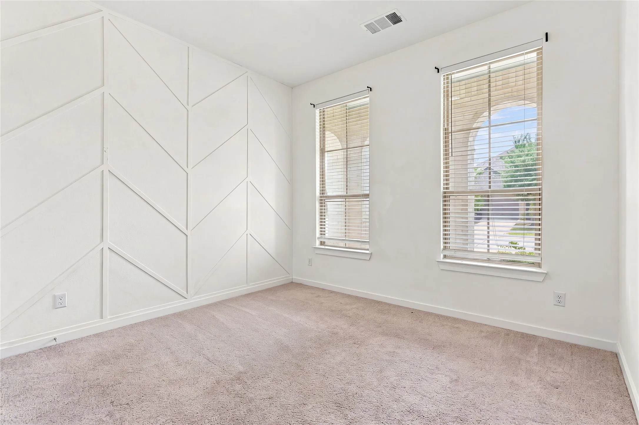 Single Family Residence For Sale in Kaufman County , 2410 Doncaster Drive, Forney, Texas 75126, 4 Bedroom, 4 Bathroom, Garage spaces, 3,188 Sqft, built in 2022, mls#21354534, Real Estate Agent in Forney, Homes For Sale in Kaufman county, Homes For Sale in Forney, Realtor in Forney Texas, Real Estate Brokerage Independent Realty Texas, Luminita Cordes Realtor