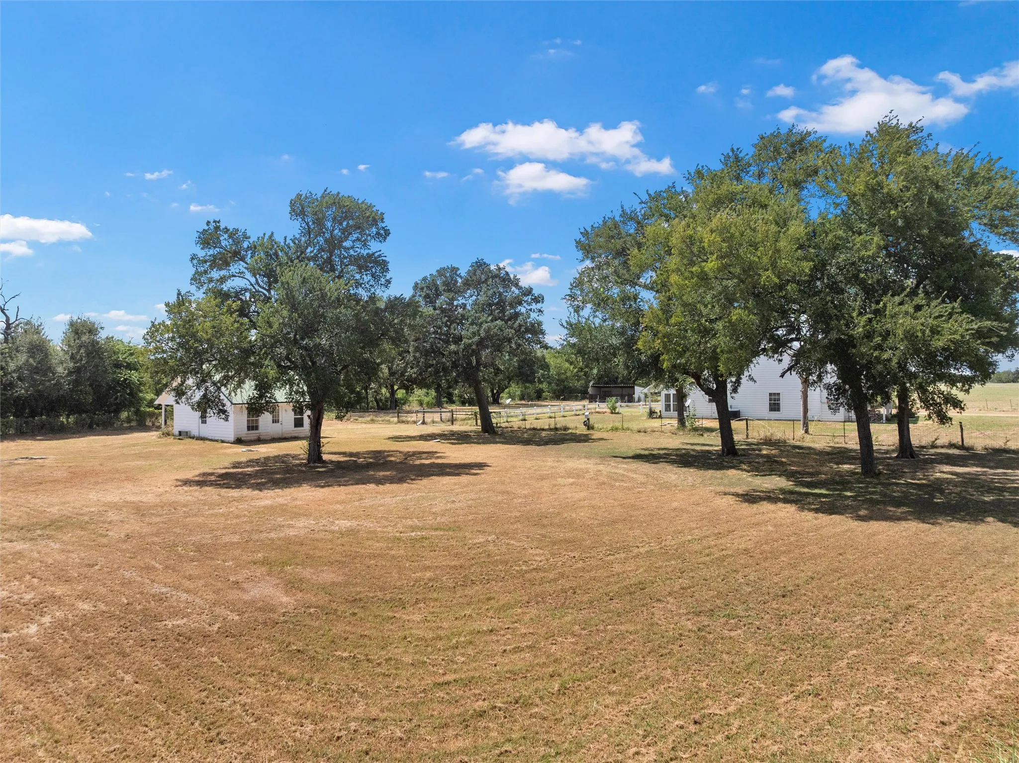 Single Family Residence For Sale in Falls County , 353 County Road 176, Marlin, Texas 76661, 3 Bedroom, 3 Bathroom, Garage spaces, 2,538 Sqft, built in 1999, mls#21354271, Real Estate Agent in Marlin, Homes For Sale in Falls county, Homes For Sale in Marlin, Realtor in Marlin Texas, Real Estate Brokerage Independent Realty Texas, Luminita Cordes Realtor
