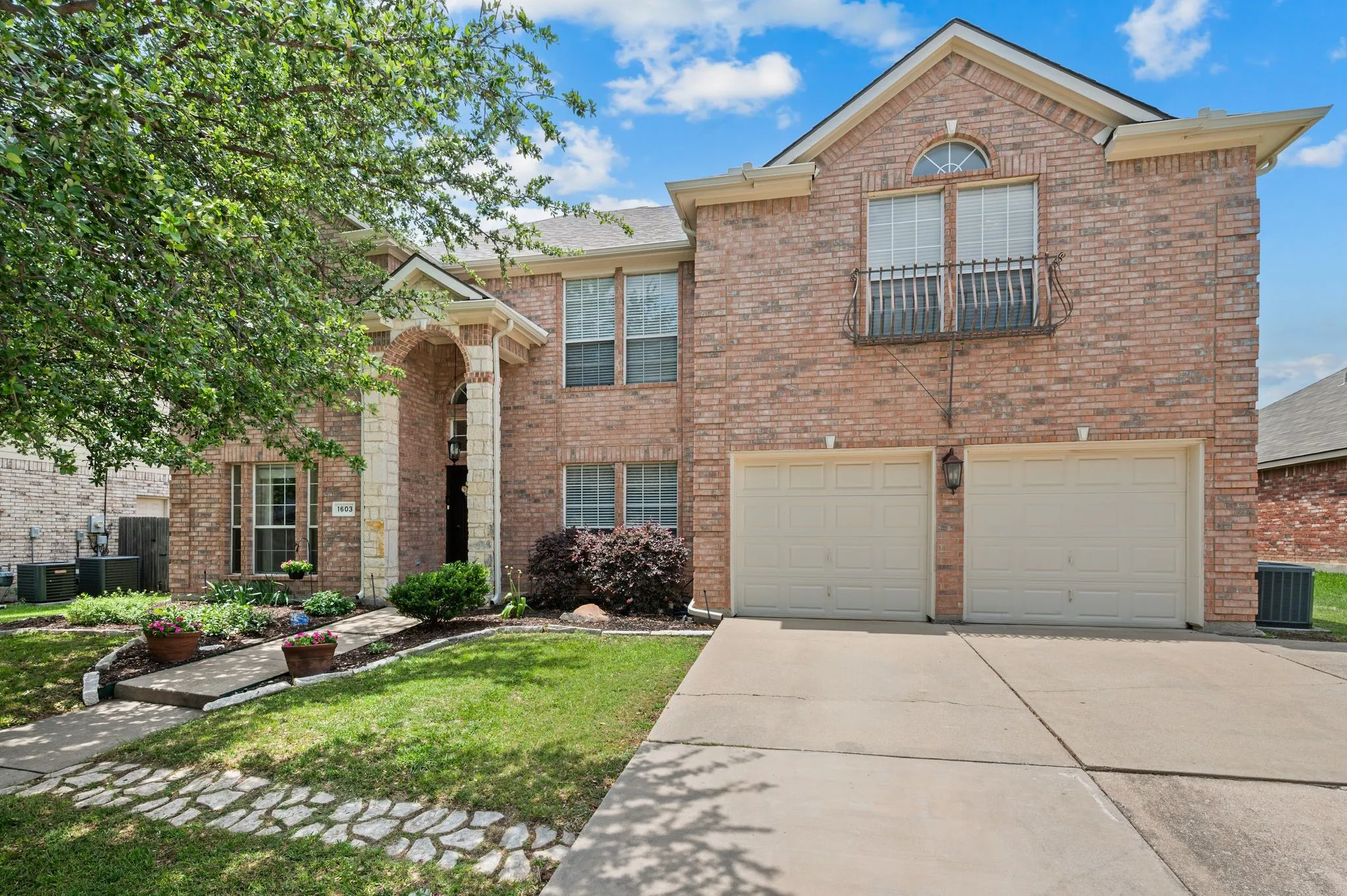 Single Family Residence For Sale in Tarrant County , 1603 Fairfax Drive, Mansfield, Texas 76063, 5 Bedroom, 4 Bathroom, 2 Garage spaces, 3,484 Sqft, built in 1998, mls#21354074, Real Estate Agent in Mansfield, Homes For Sale in Tarrant county, Homes For Sale in Mansfield, Realtor in Mansfield Texas, Real Estate Brokerage Independent Realty Texas, Luminita Cordes Realtor