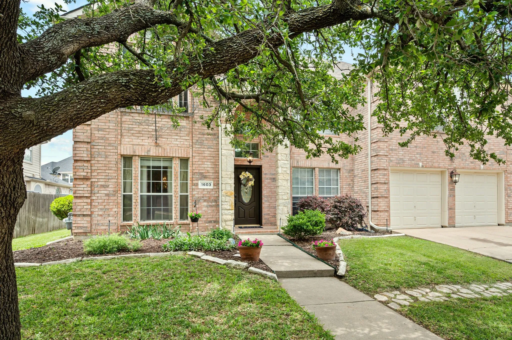Single Family Residence For Sale in Tarrant County , 1603 Fairfax Drive, Mansfield, Texas 76063, 5 Bedroom, 4 Bathroom, 2 Garage spaces, 3,484 Sqft, built in 1998, mls#21354074, Real Estate Agent in Mansfield, Homes For Sale in Tarrant county, Homes For Sale in Mansfield, Realtor in Mansfield Texas, Real Estate Brokerage Independent Realty Texas, Luminita Cordes Realtor