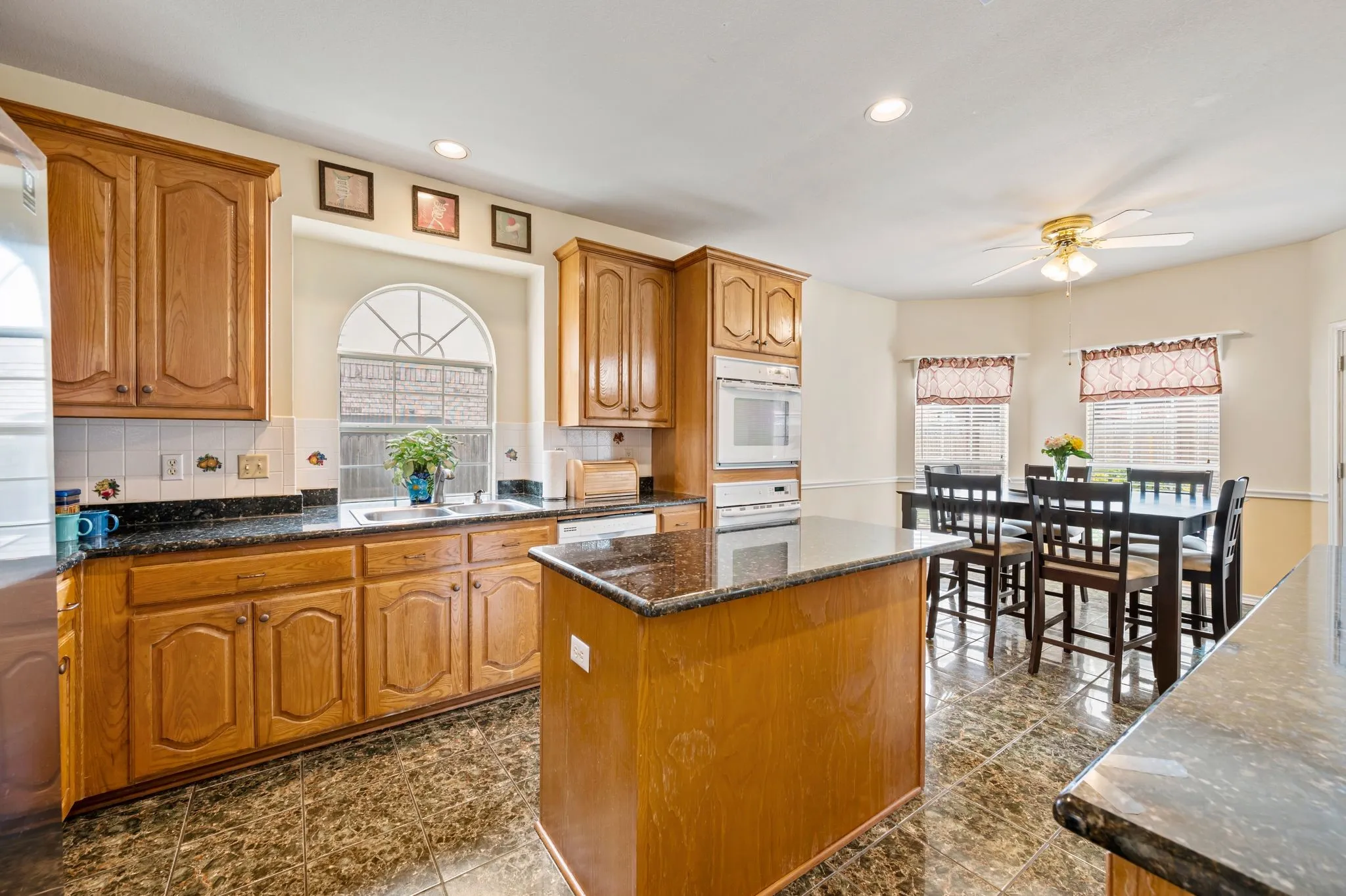 Single Family Residence For Sale in Tarrant County , 1603 Fairfax Drive, Mansfield, Texas 76063, 5 Bedroom, 4 Bathroom, 2 Garage spaces, 3,484 Sqft, built in 1998, mls#21354074, Real Estate Agent in Mansfield, Homes For Sale in Tarrant county, Homes For Sale in Mansfield, Realtor in Mansfield Texas, Real Estate Brokerage Independent Realty Texas, Luminita Cordes Realtor