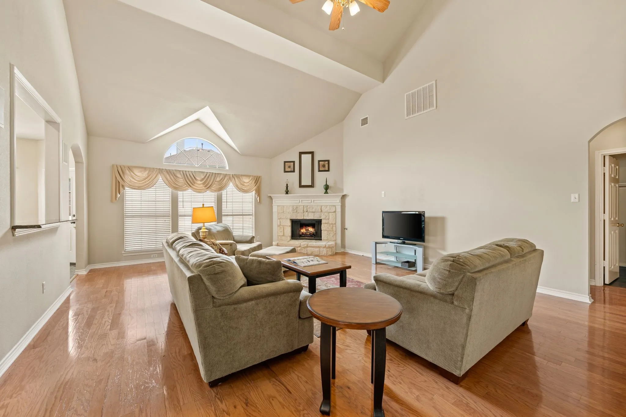 Single Family Residence For Sale in Tarrant County , 1603 Fairfax Drive, Mansfield, Texas 76063, 5 Bedroom, 4 Bathroom, 2 Garage spaces, 3,484 Sqft, built in 1998, mls#21354074, Real Estate Agent in Mansfield, Homes For Sale in Tarrant county, Homes For Sale in Mansfield, Realtor in Mansfield Texas, Real Estate Brokerage Independent Realty Texas, Luminita Cordes Realtor