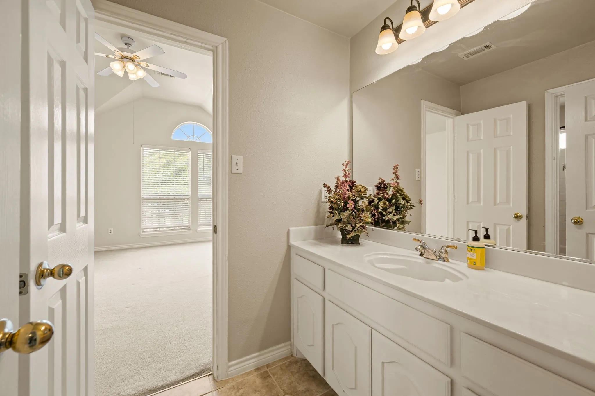Single Family Residence For Sale in Tarrant County , 1603 Fairfax Drive, Mansfield, Texas 76063, 5 Bedroom, 4 Bathroom, 2 Garage spaces, 3,484 Sqft, built in 1998, mls#21354074, Real Estate Agent in Mansfield, Homes For Sale in Tarrant county, Homes For Sale in Mansfield, Realtor in Mansfield Texas, Real Estate Brokerage Independent Realty Texas, Luminita Cordes Realtor