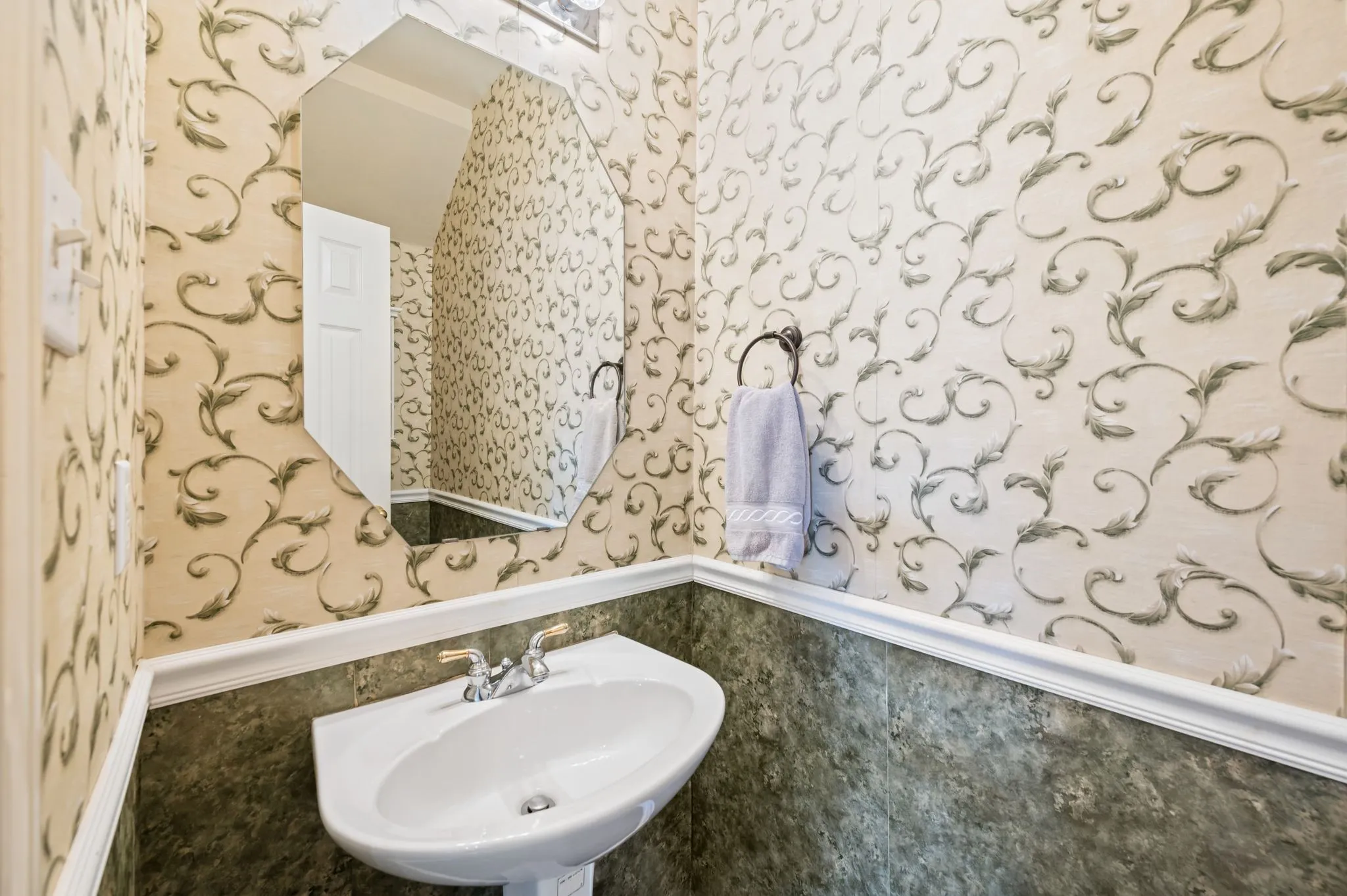 Single Family Residence For Sale in Tarrant County , 1603 Fairfax Drive, Mansfield, Texas 76063, 5 Bedroom, 4 Bathroom, 2 Garage spaces, 3,484 Sqft, built in 1998, mls#21354074, Real Estate Agent in Mansfield, Homes For Sale in Tarrant county, Homes For Sale in Mansfield, Realtor in Mansfield Texas, Real Estate Brokerage Independent Realty Texas, Luminita Cordes Realtor