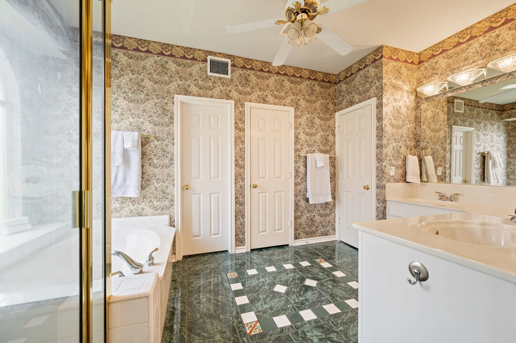 Single Family Residence For Sale in Tarrant County , 1603 Fairfax Drive, Mansfield, Texas 76063, 5 Bedroom, 4 Bathroom, 2 Garage spaces, 3,484 Sqft, built in 1998, mls#21354074, Real Estate Agent in Mansfield, Homes For Sale in Tarrant county, Homes For Sale in Mansfield, Realtor in Mansfield Texas, Real Estate Brokerage Independent Realty Texas, Luminita Cordes Realtor