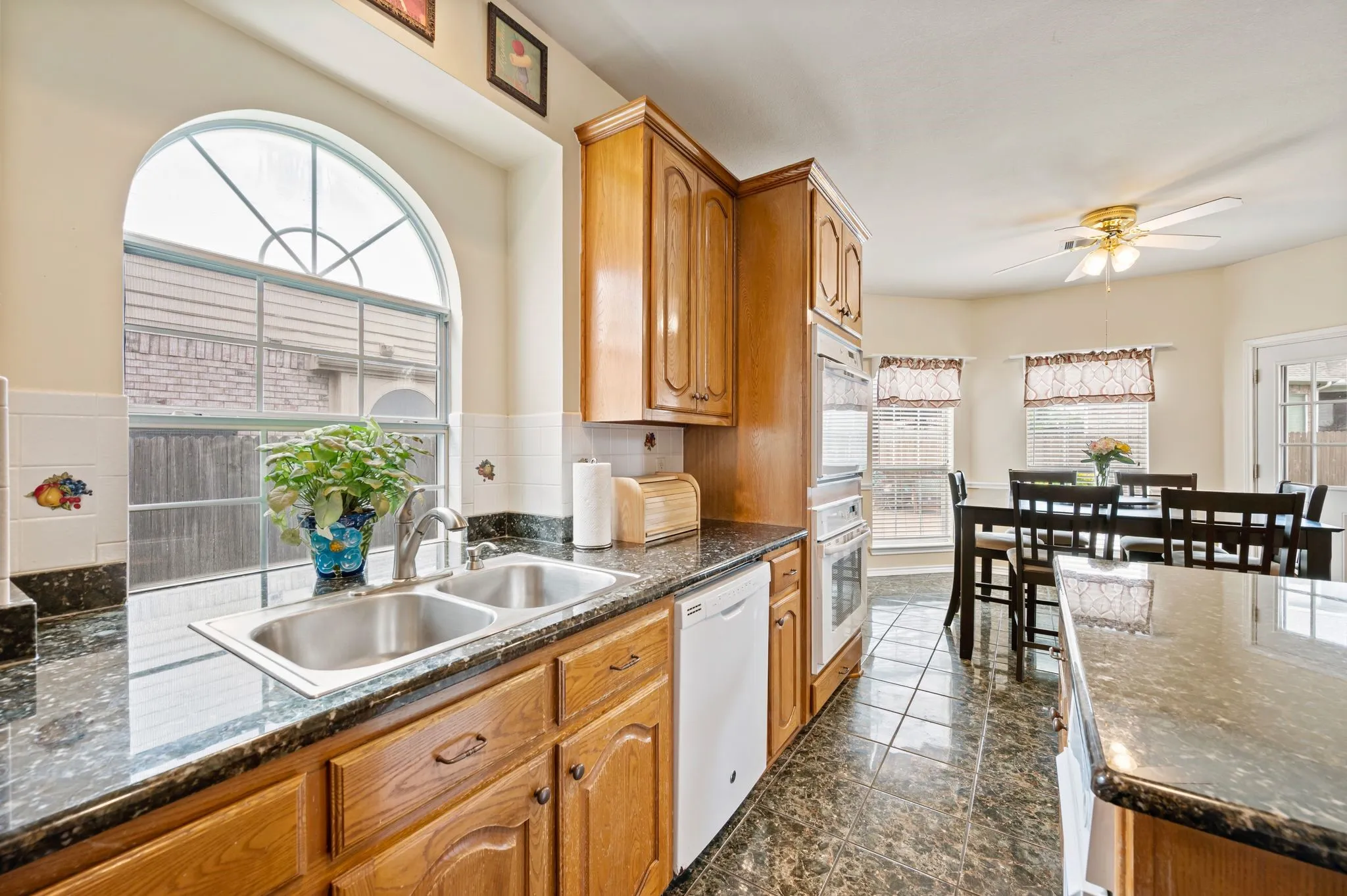Single Family Residence For Sale in Tarrant County , 1603 Fairfax Drive, Mansfield, Texas 76063, 5 Bedroom, 4 Bathroom, 2 Garage spaces, 3,484 Sqft, built in 1998, mls#21354074, Real Estate Agent in Mansfield, Homes For Sale in Tarrant county, Homes For Sale in Mansfield, Realtor in Mansfield Texas, Real Estate Brokerage Independent Realty Texas, Luminita Cordes Realtor