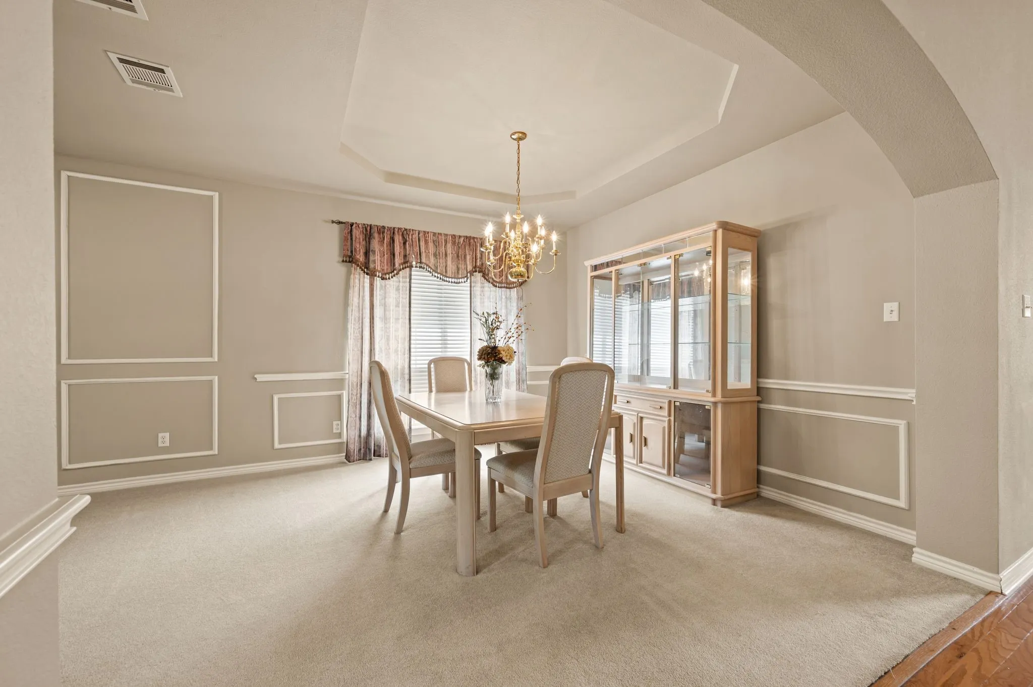 Single Family Residence For Sale in Tarrant County , 1603 Fairfax Drive, Mansfield, Texas 76063, 5 Bedroom, 4 Bathroom, 2 Garage spaces, 3,484 Sqft, built in 1998, mls#21354074, Real Estate Agent in Mansfield, Homes For Sale in Tarrant county, Homes For Sale in Mansfield, Realtor in Mansfield Texas, Real Estate Brokerage Independent Realty Texas, Luminita Cordes Realtor