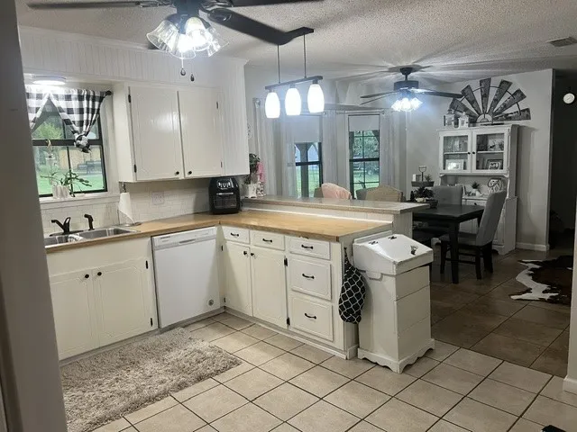 Single Family Residence For Sale in Henderson County , 11524 Sunrise Street, Brownsboro, Texas 75756, 3 Bedroom, 2 Bathroom, Garage spaces, 1,653 Sqft, built in 1985, Price $295,000, mls#21354553, Real Estate Agent in Brownsboro, Homes For Sale in Henderson county, Homes For Sale in Brownsboro, Realtor in Brownsboro Texas, Real Estate Brokerage Independent Realty Texas, Luminita Cordes Realtor