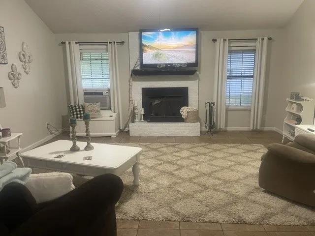 Single Family Residence For Sale in Henderson County , 11524 Sunrise Street, Brownsboro, Texas 75756, 3 Bedroom, 2 Bathroom, Garage spaces, 1,653 Sqft, built in 1985, Price $295,000, mls#21354553, Real Estate Agent in Brownsboro, Homes For Sale in Henderson county, Homes For Sale in Brownsboro, Realtor in Brownsboro Texas, Real Estate Brokerage Independent Realty Texas, Luminita Cordes Realtor