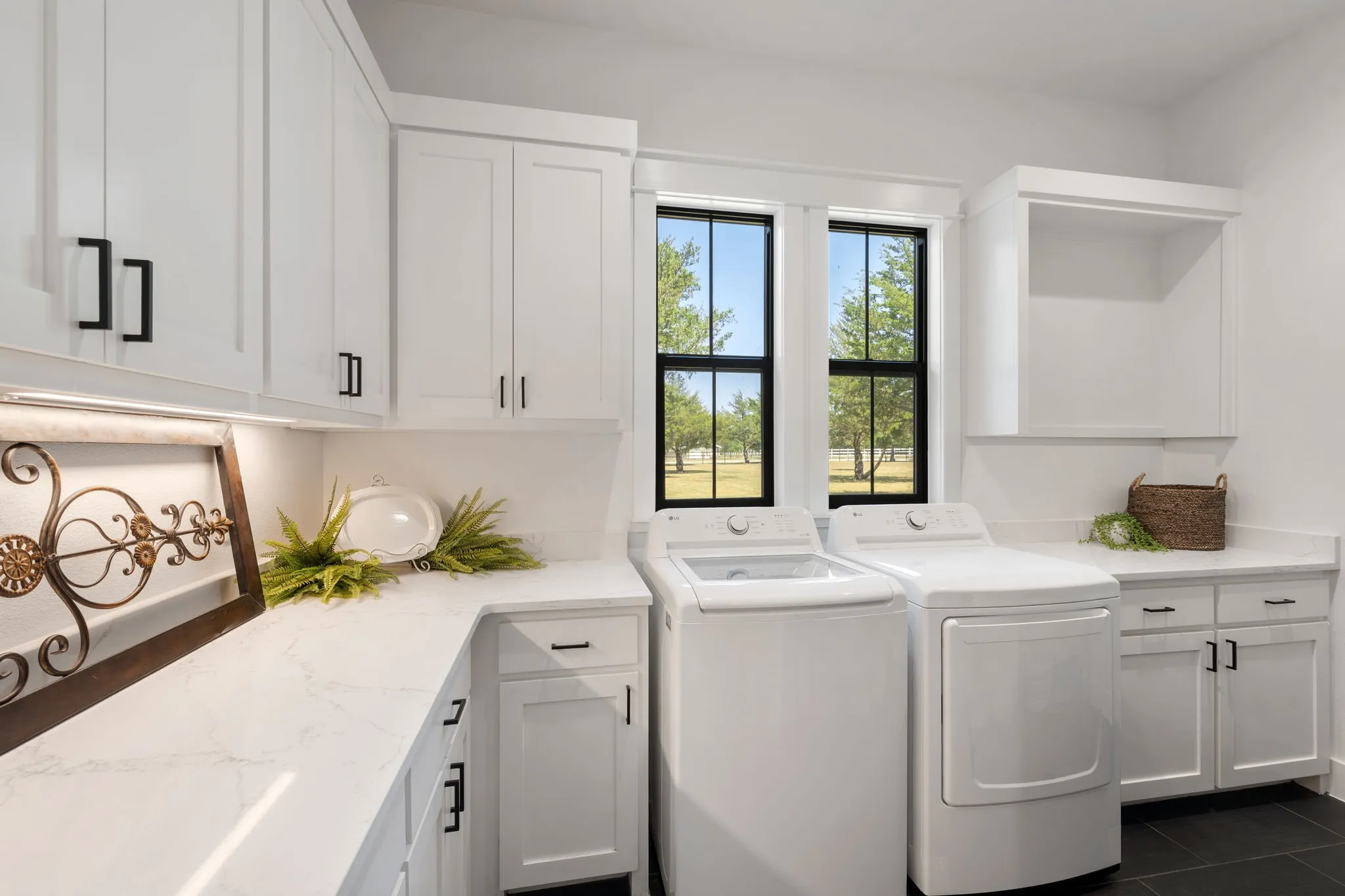 Single Family Residence For Sale in Collin County , 421 White Oak Circle, Anna, Texas 75409, 4 Bedroom, 5 Bathroom, 6 Garage spaces, 2,700 Sqft, built in 2023, mls#21354549, Real Estate Agent in Anna, Homes For Sale in Collin county, Homes For Sale in Anna, Realtor in Anna Texas, Real Estate Brokerage Independent Realty Texas, Luminita Cordes Realtor