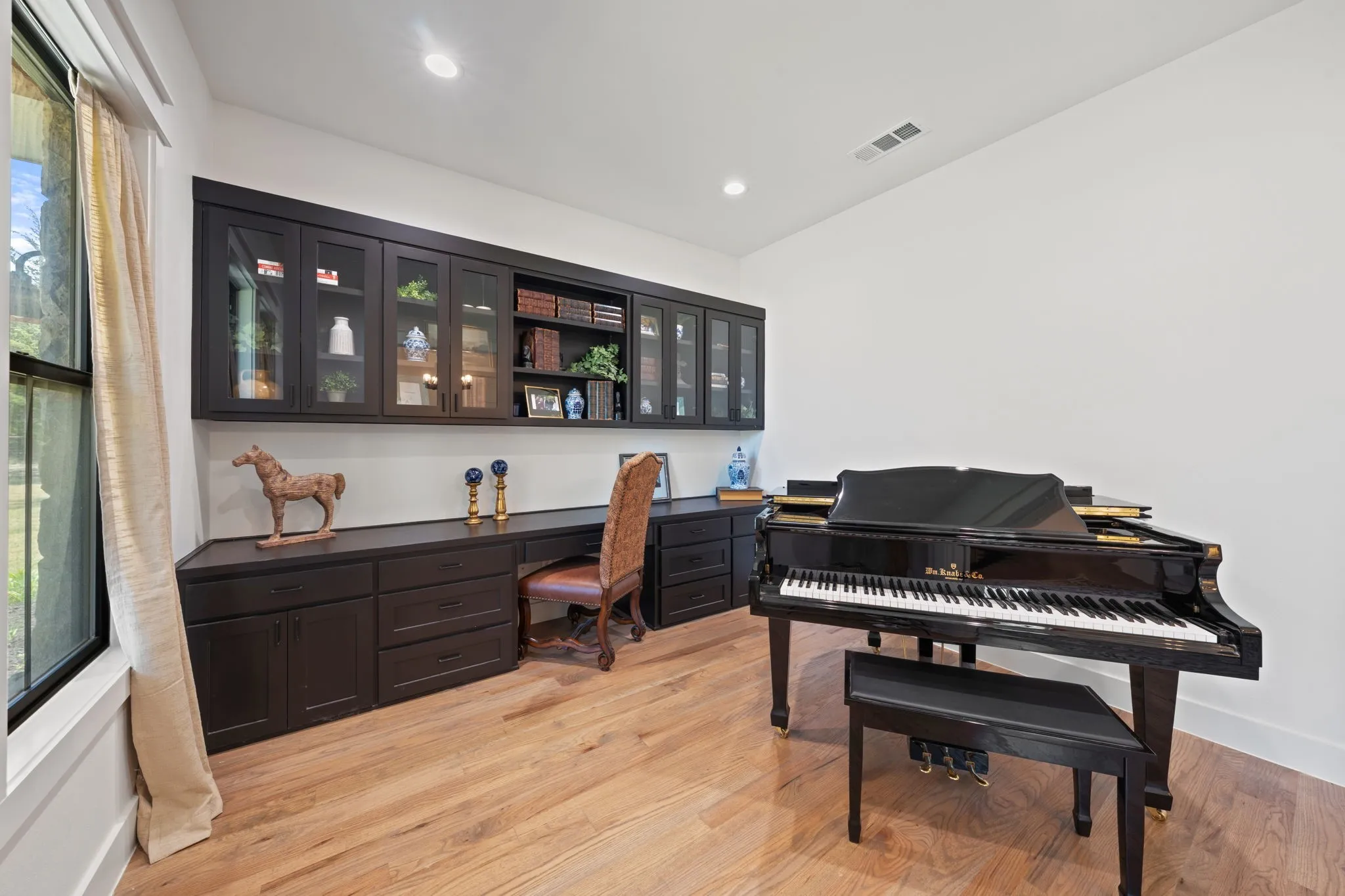 Single Family Residence For Sale in Collin County , 421 White Oak Circle, Anna, Texas 75409, 4 Bedroom, 5 Bathroom, 6 Garage spaces, 2,700 Sqft, built in 2023, mls#21354549, Real Estate Agent in Anna, Homes For Sale in Collin county, Homes For Sale in Anna, Realtor in Anna Texas, Real Estate Brokerage Independent Realty Texas, Luminita Cordes Realtor