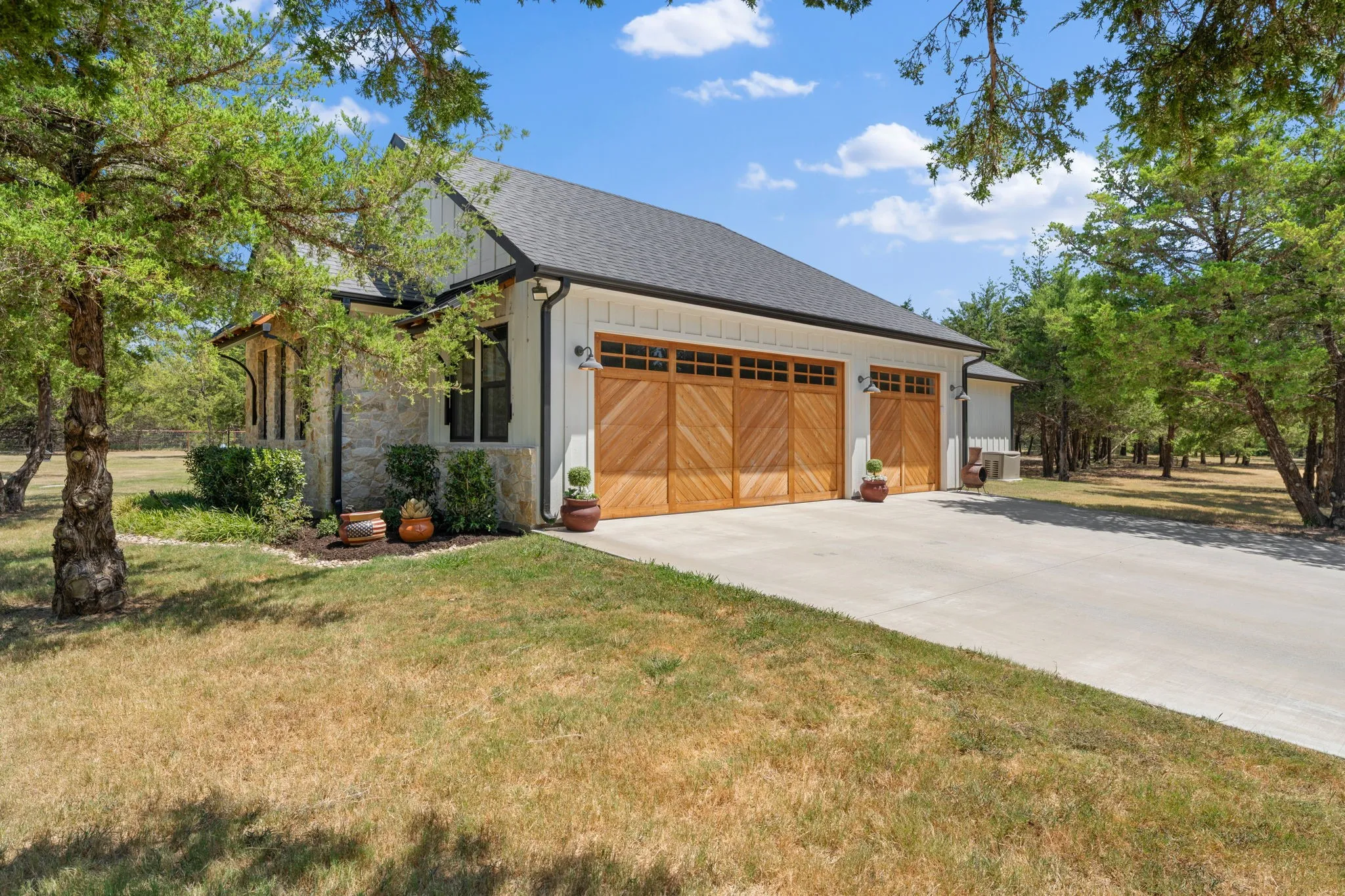 Single Family Residence For Sale in Collin County , 421 White Oak Circle, Anna, Texas 75409, 4 Bedroom, 5 Bathroom, 6 Garage spaces, 2,700 Sqft, built in 2023, mls#21354549, Real Estate Agent in Anna, Homes For Sale in Collin county, Homes For Sale in Anna, Realtor in Anna Texas, Real Estate Brokerage Independent Realty Texas, Luminita Cordes Realtor