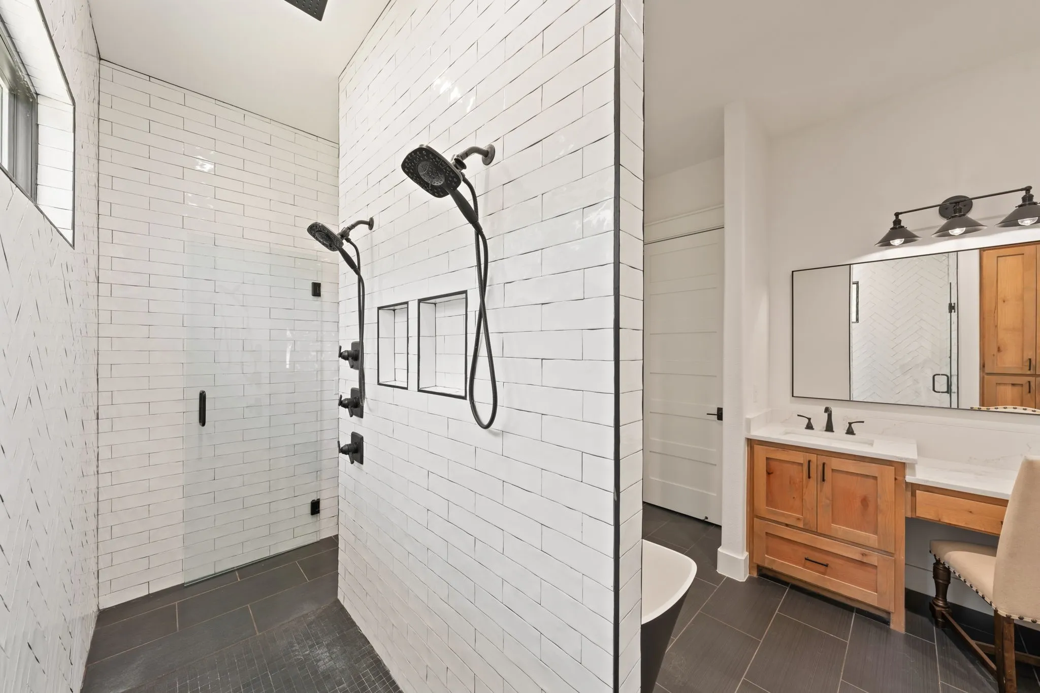 Single Family Residence For Sale in Collin County , 421 White Oak Circle, Anna, Texas 75409, 4 Bedroom, 5 Bathroom, 6 Garage spaces, 2,700 Sqft, built in 2023, mls#21354549, Real Estate Agent in Anna, Homes For Sale in Collin county, Homes For Sale in Anna, Realtor in Anna Texas, Real Estate Brokerage Independent Realty Texas, Luminita Cordes Realtor