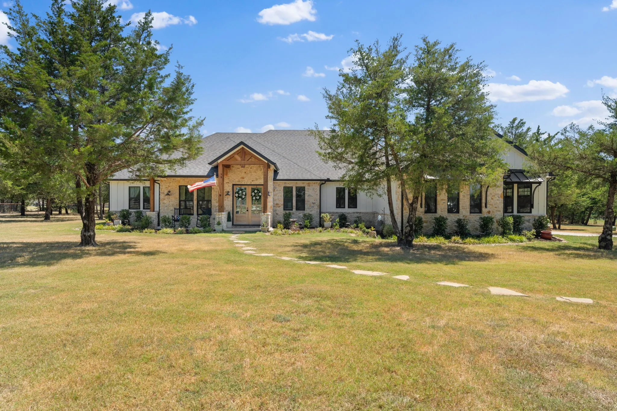 Single Family Residence For Sale in Collin County , 421 White Oak Circle, Anna, Texas 75409, 4 Bedroom, 5 Bathroom, 6 Garage spaces, 2,700 Sqft, built in 2023, mls#21354549, Real Estate Agent in Anna, Homes For Sale in Collin county, Homes For Sale in Anna, Realtor in Anna Texas, Real Estate Brokerage Independent Realty Texas, Luminita Cordes Realtor