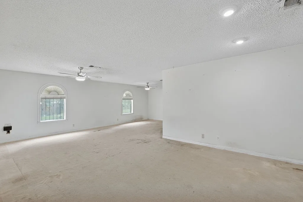 Single Family Residence For Sale in Morris County , 100 Joyner Street, Omaha, Texas 75571, 5 Bedroom, 3 Bathroom, 6 Garage spaces, 3,558 Sqft, built in 1979, mls#21354556, Real Estate Agent in Omaha, Homes For Sale in Morris county, Homes For Sale in Omaha, Realtor in Omaha Texas, Real Estate Brokerage Independent Realty Texas, Luminita Cordes Realtor