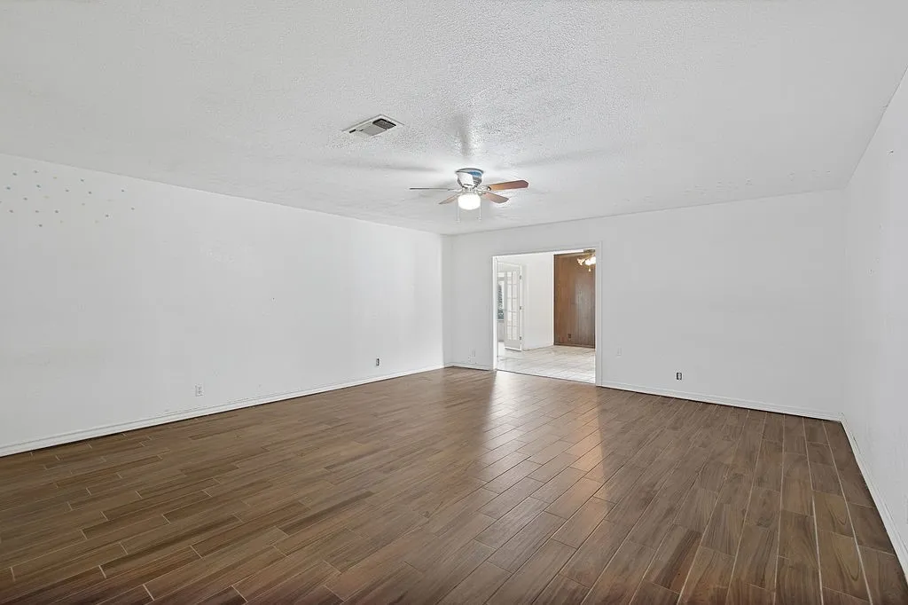 Single Family Residence For Sale in Morris County , 100 Joyner Street, Omaha, Texas 75571, 5 Bedroom, 3 Bathroom, 6 Garage spaces, 3,558 Sqft, built in 1979, mls#21354556, Real Estate Agent in Omaha, Homes For Sale in Morris county, Homes For Sale in Omaha, Realtor in Omaha Texas, Real Estate Brokerage Independent Realty Texas, Luminita Cordes Realtor