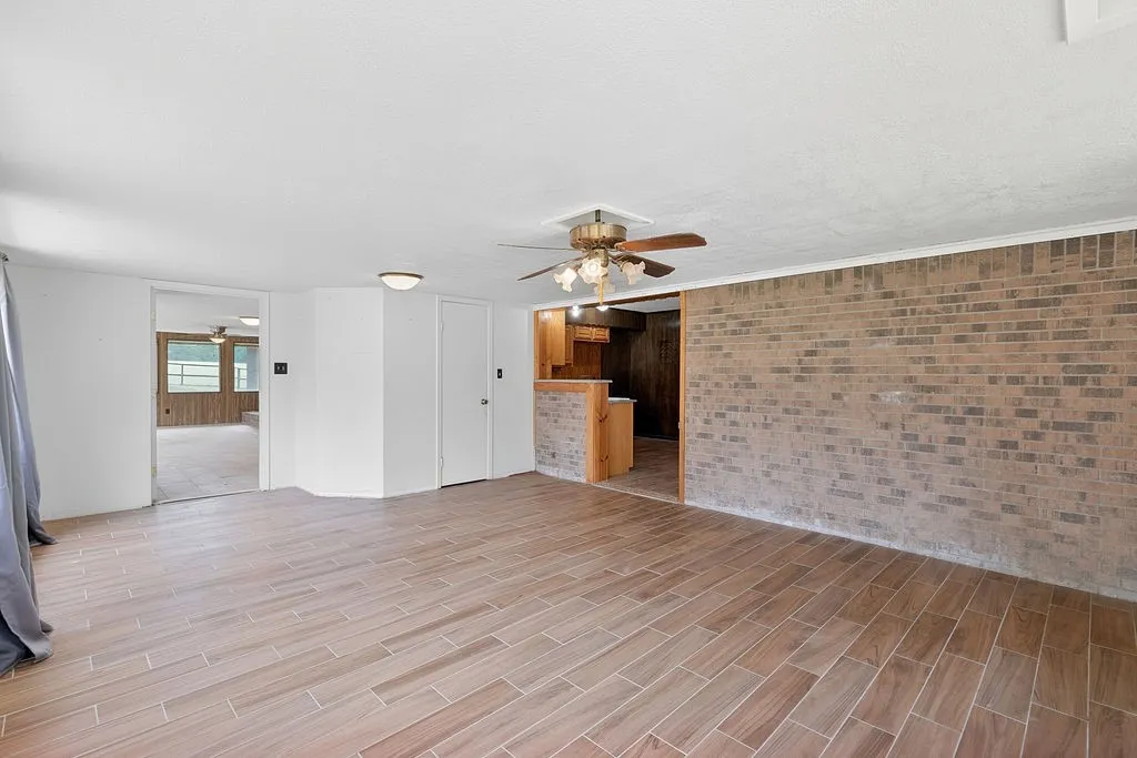 Single Family Residence For Sale in Morris County , 100 Joyner Street, Omaha, Texas 75571, 5 Bedroom, 3 Bathroom, 6 Garage spaces, 3,558 Sqft, built in 1979, mls#21354556, Real Estate Agent in Omaha, Homes For Sale in Morris county, Homes For Sale in Omaha, Realtor in Omaha Texas, Real Estate Brokerage Independent Realty Texas, Luminita Cordes Realtor