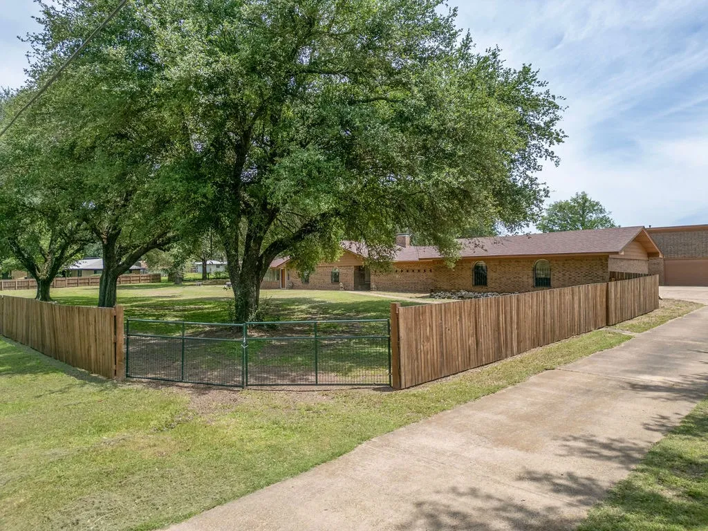 Single Family Residence For Sale
