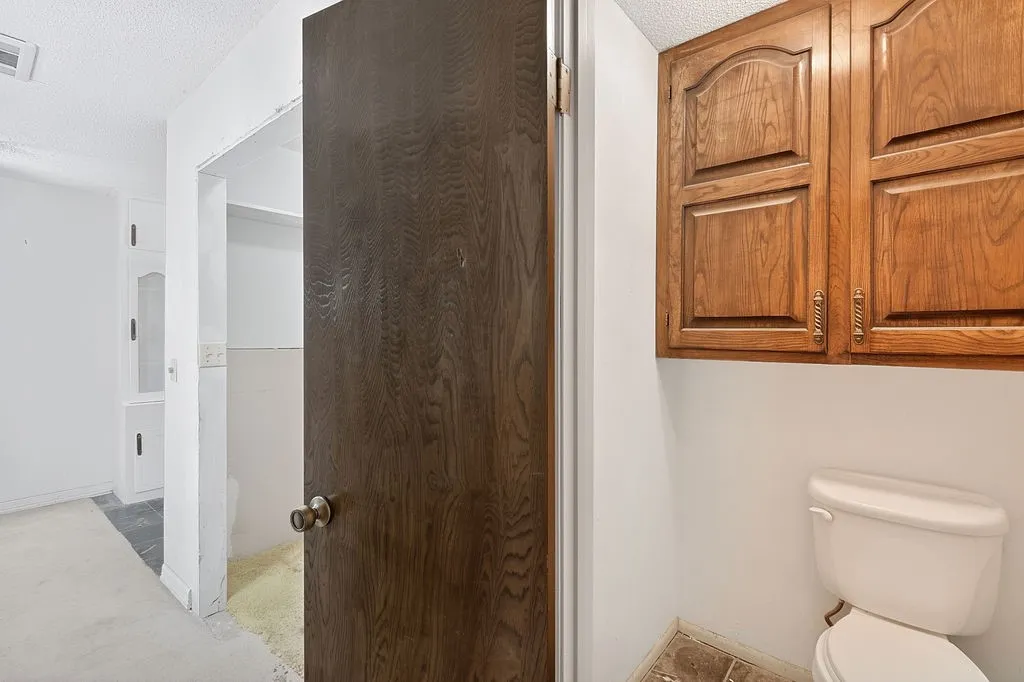 Single Family Residence For Sale in Morris County , 100 Joyner Street, Omaha, Texas 75571, 5 Bedroom, 3 Bathroom, 6 Garage spaces, 3,558 Sqft, built in 1979, mls#21354556, Real Estate Agent in Omaha, Homes For Sale in Morris county, Homes For Sale in Omaha, Realtor in Omaha Texas, Real Estate Brokerage Independent Realty Texas, Luminita Cordes Realtor