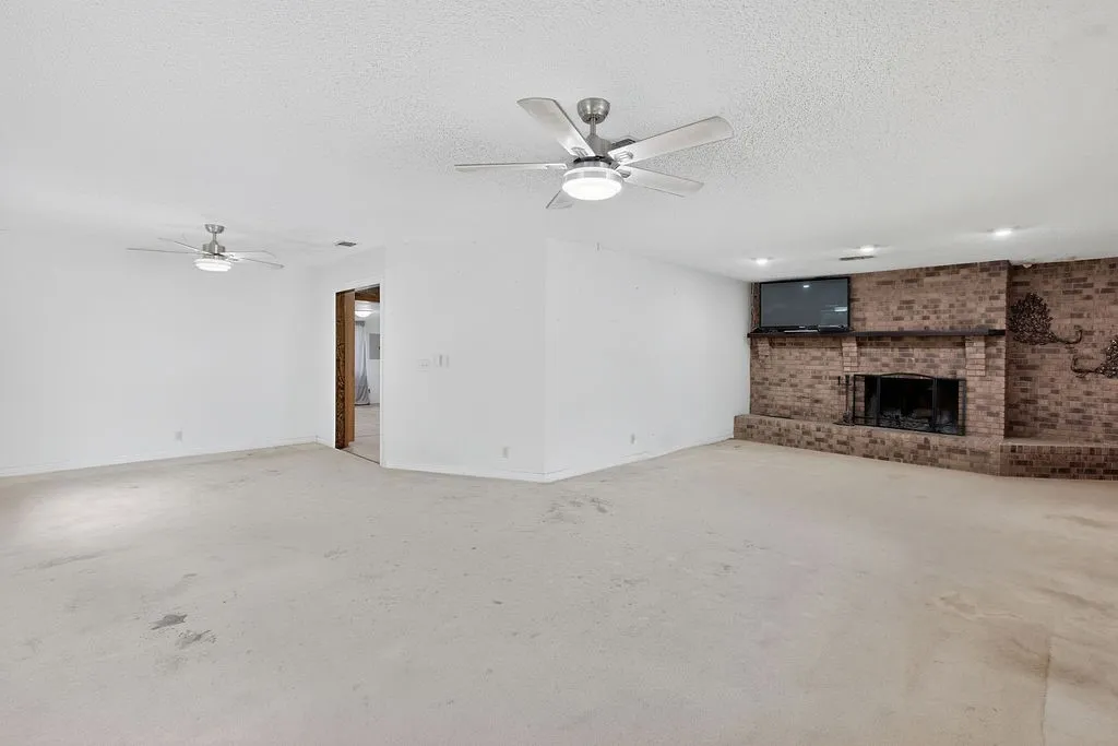 Single Family Residence For Sale in Morris County , 100 Joyner Street, Omaha, Texas 75571, 5 Bedroom, 3 Bathroom, 6 Garage spaces, 3,558 Sqft, built in 1979, mls#21354556, Real Estate Agent in Omaha, Homes For Sale in Morris county, Homes For Sale in Omaha, Realtor in Omaha Texas, Real Estate Brokerage Independent Realty Texas, Luminita Cordes Realtor