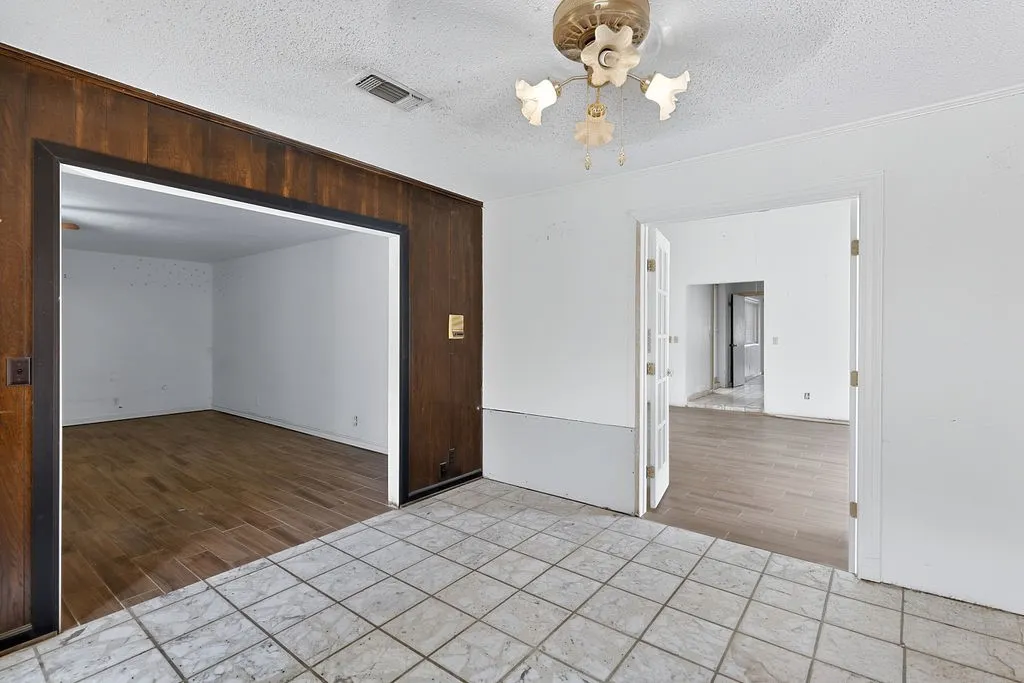 Single Family Residence For Sale in Morris County , 100 Joyner Street, Omaha, Texas 75571, 5 Bedroom, 3 Bathroom, 6 Garage spaces, 3,558 Sqft, built in 1979, mls#21354556, Real Estate Agent in Omaha, Homes For Sale in Morris county, Homes For Sale in Omaha, Realtor in Omaha Texas, Real Estate Brokerage Independent Realty Texas, Luminita Cordes Realtor