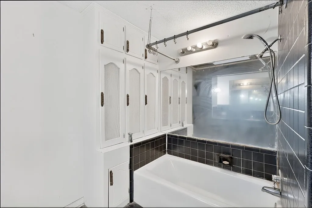 Single Family Residence For Sale in Morris County , 100 Joyner Street, Omaha, Texas 75571, 5 Bedroom, 3 Bathroom, 6 Garage spaces, 3,558 Sqft, built in 1979, mls#21354556, Real Estate Agent in Omaha, Homes For Sale in Morris county, Homes For Sale in Omaha, Realtor in Omaha Texas, Real Estate Brokerage Independent Realty Texas, Luminita Cordes Realtor