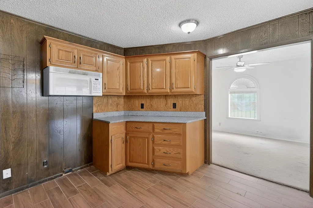 Single Family Residence For Sale in Morris County , 100 Joyner Street, Omaha, Texas 75571, 5 Bedroom, 3 Bathroom, 6 Garage spaces, 3,558 Sqft, built in 1979, mls#21354556, Real Estate Agent in Omaha, Homes For Sale in Morris county, Homes For Sale in Omaha, Realtor in Omaha Texas, Real Estate Brokerage Independent Realty Texas, Luminita Cordes Realtor