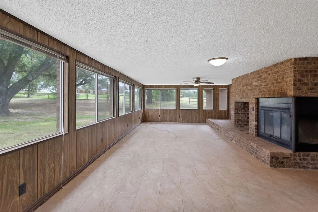 Single Family Residence For Sale in Morris County , 100 Joyner Street, Omaha, Texas 75571, 5 Bedroom, 3 Bathroom, 6 Garage spaces, 3,558 Sqft, built in 1979, mls#21354556, Real Estate Agent in Omaha, Homes For Sale in Morris county, Homes For Sale in Omaha, Realtor in Omaha Texas, Real Estate Brokerage Independent Realty Texas, Luminita Cordes Realtor