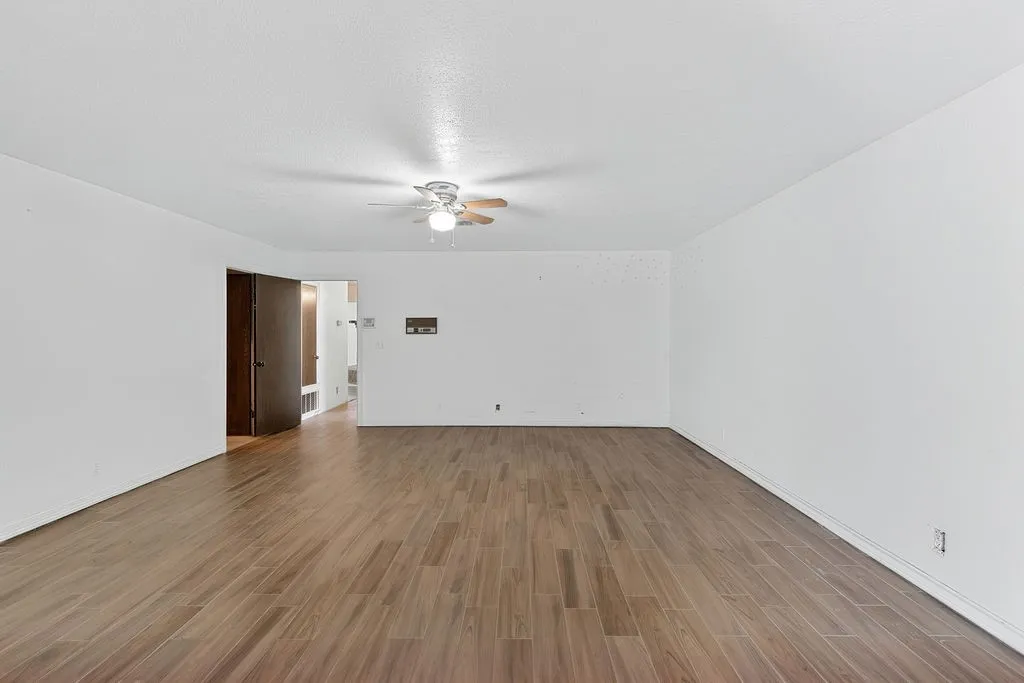 Single Family Residence For Sale in Morris County , 100 Joyner Street, Omaha, Texas 75571, 5 Bedroom, 3 Bathroom, 6 Garage spaces, 3,558 Sqft, built in 1979, mls#21354556, Real Estate Agent in Omaha, Homes For Sale in Morris county, Homes For Sale in Omaha, Realtor in Omaha Texas, Real Estate Brokerage Independent Realty Texas, Luminita Cordes Realtor