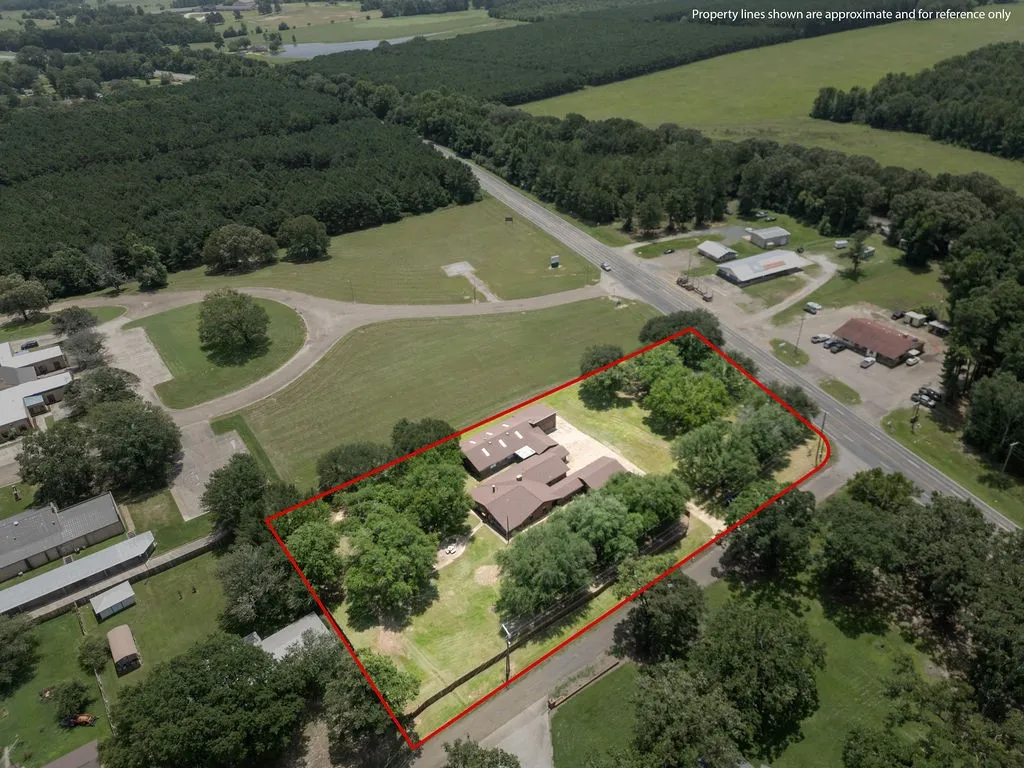 Single Family Residence For Sale in Morris County , 100 Joyner Street, Omaha, Texas 75571, 5 Bedroom, 3 Bathroom, 6 Garage spaces, 3,558 Sqft, built in 1979, mls#21354556, Real Estate Agent in Omaha, Homes For Sale in Morris county, Homes For Sale in Omaha, Realtor in Omaha Texas, Real Estate Brokerage Independent Realty Texas, Luminita Cordes Realtor