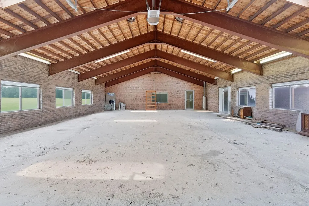 Single Family Residence For Sale in Morris County , 100 Joyner Street, Omaha, Texas 75571, 5 Bedroom, 3 Bathroom, 6 Garage spaces, 3,558 Sqft, built in 1979, mls#21354556, Real Estate Agent in Omaha, Homes For Sale in Morris county, Homes For Sale in Omaha, Realtor in Omaha Texas, Real Estate Brokerage Independent Realty Texas, Luminita Cordes Realtor