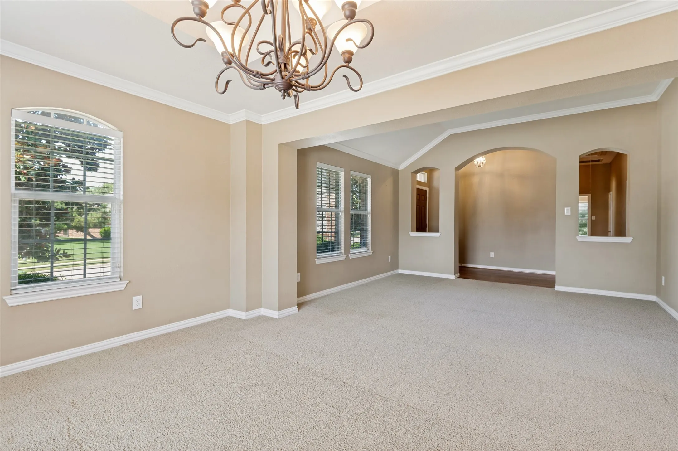 Single Family Residence For Sale in Tarrant County , 1319 Cadbury Lane, Keller, Texas 76248, 4 Bedroom, 2 Bathroom, 2 Garage spaces, 2,390 Sqft, built in 2005, mls#21354514, Real Estate Agent in Keller, Homes For Sale in Tarrant county, Homes For Sale in Keller, Realtor in Keller Texas, Real Estate Brokerage Independent Realty Texas, Luminita Cordes Realtor