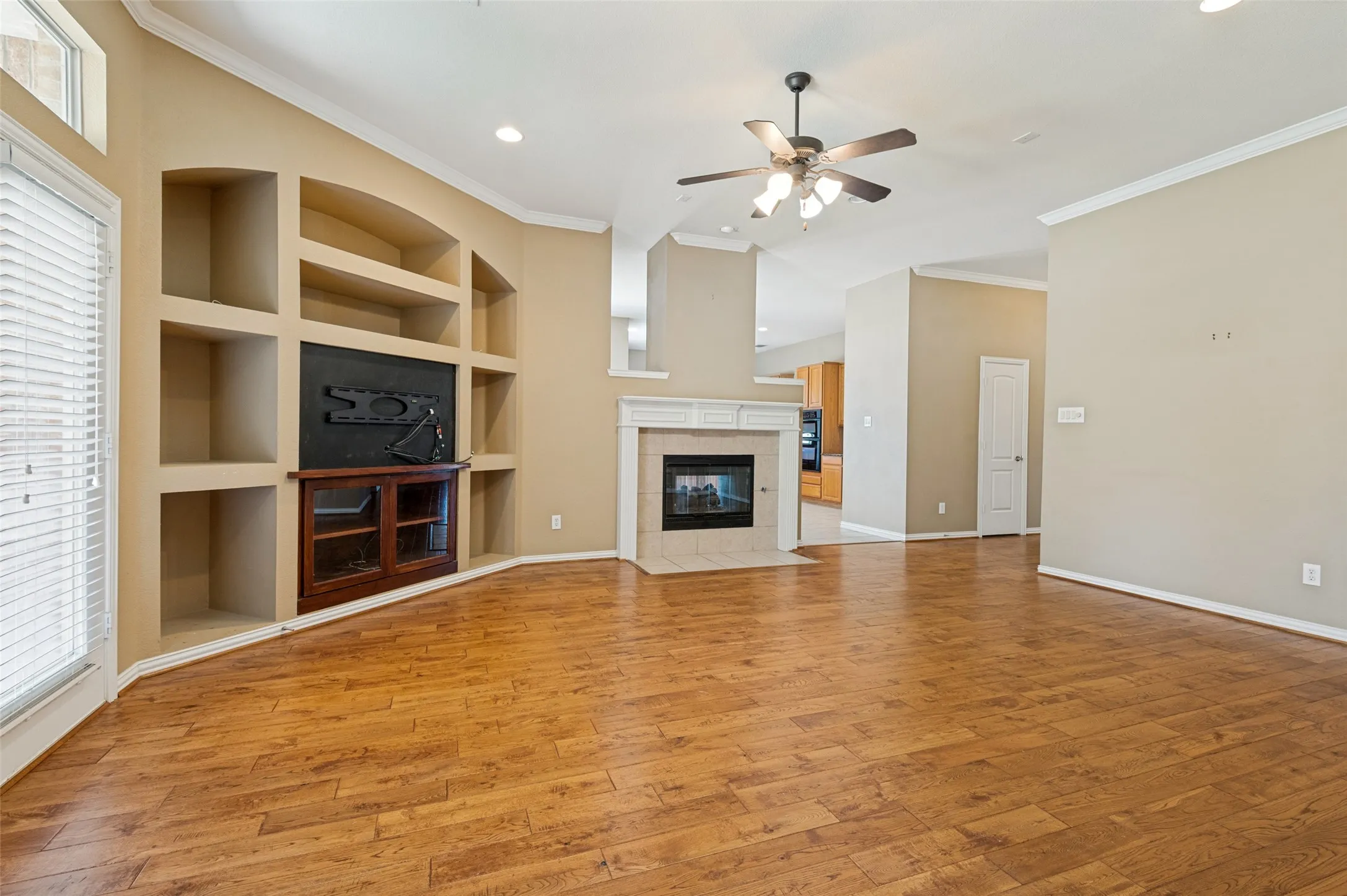 Single Family Residence For Sale in Tarrant County , 1319 Cadbury Lane, Keller, Texas 76248, 4 Bedroom, 2 Bathroom, 2 Garage spaces, 2,390 Sqft, built in 2005, mls#21354514, Real Estate Agent in Keller, Homes For Sale in Tarrant county, Homes For Sale in Keller, Realtor in Keller Texas, Real Estate Brokerage Independent Realty Texas, Luminita Cordes Realtor
