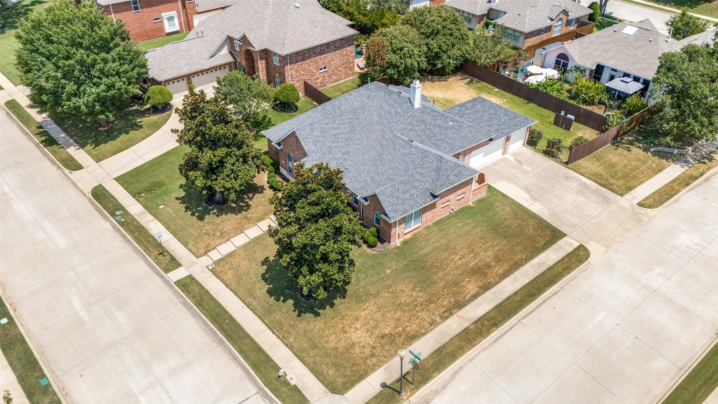 Single Family Residence For Sale in Tarrant County , 1319 Cadbury Lane, Keller, Texas 76248, 4 Bedroom, 2 Bathroom, 2 Garage spaces, 2,390 Sqft, built in 2005, mls#21354514, Real Estate Agent in Keller, Homes For Sale in Tarrant county, Homes For Sale in Keller, Realtor in Keller Texas, Real Estate Brokerage Independent Realty Texas, Luminita Cordes Realtor