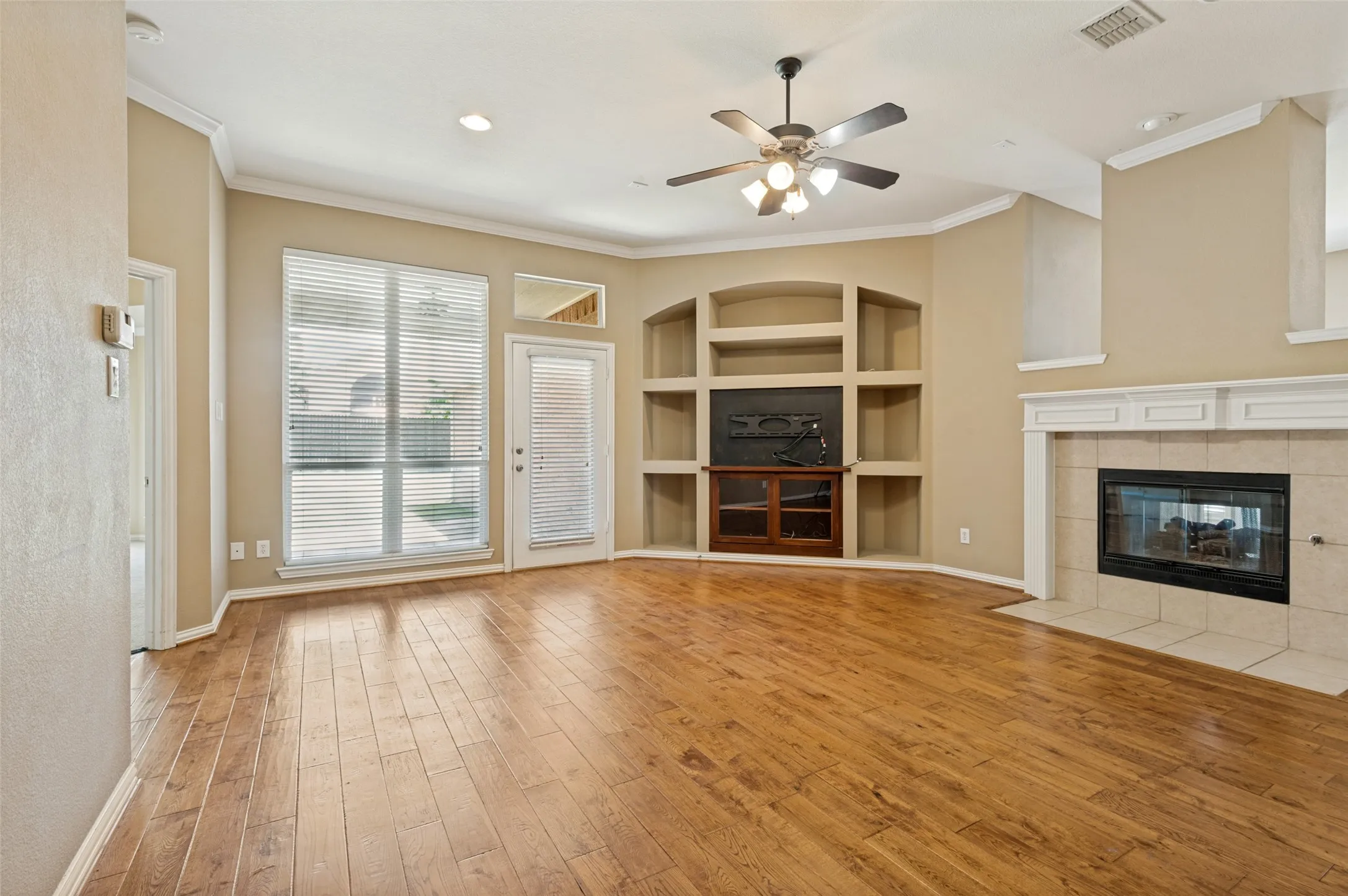 Single Family Residence For Sale in Tarrant County , 1319 Cadbury Lane, Keller, Texas 76248, 4 Bedroom, 2 Bathroom, 2 Garage spaces, 2,390 Sqft, built in 2005, mls#21354514, Real Estate Agent in Keller, Homes For Sale in Tarrant county, Homes For Sale in Keller, Realtor in Keller Texas, Real Estate Brokerage Independent Realty Texas, Luminita Cordes Realtor
