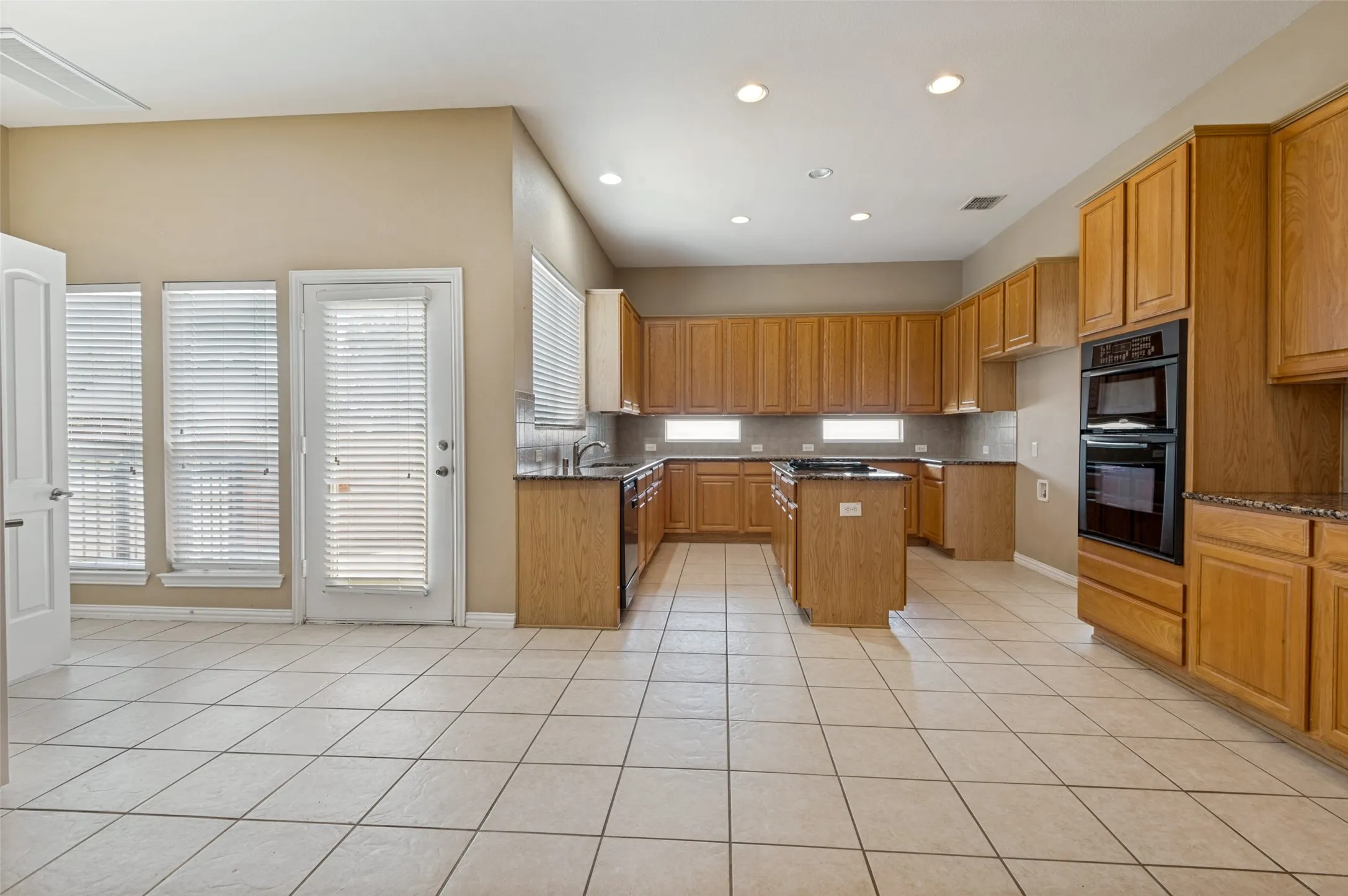 Single Family Residence For Sale in Tarrant County , 1319 Cadbury Lane, Keller, Texas 76248, 4 Bedroom, 2 Bathroom, 2 Garage spaces, 2,390 Sqft, built in 2005, mls#21354514, Real Estate Agent in Keller, Homes For Sale in Tarrant county, Homes For Sale in Keller, Realtor in Keller Texas, Real Estate Brokerage Independent Realty Texas, Luminita Cordes Realtor