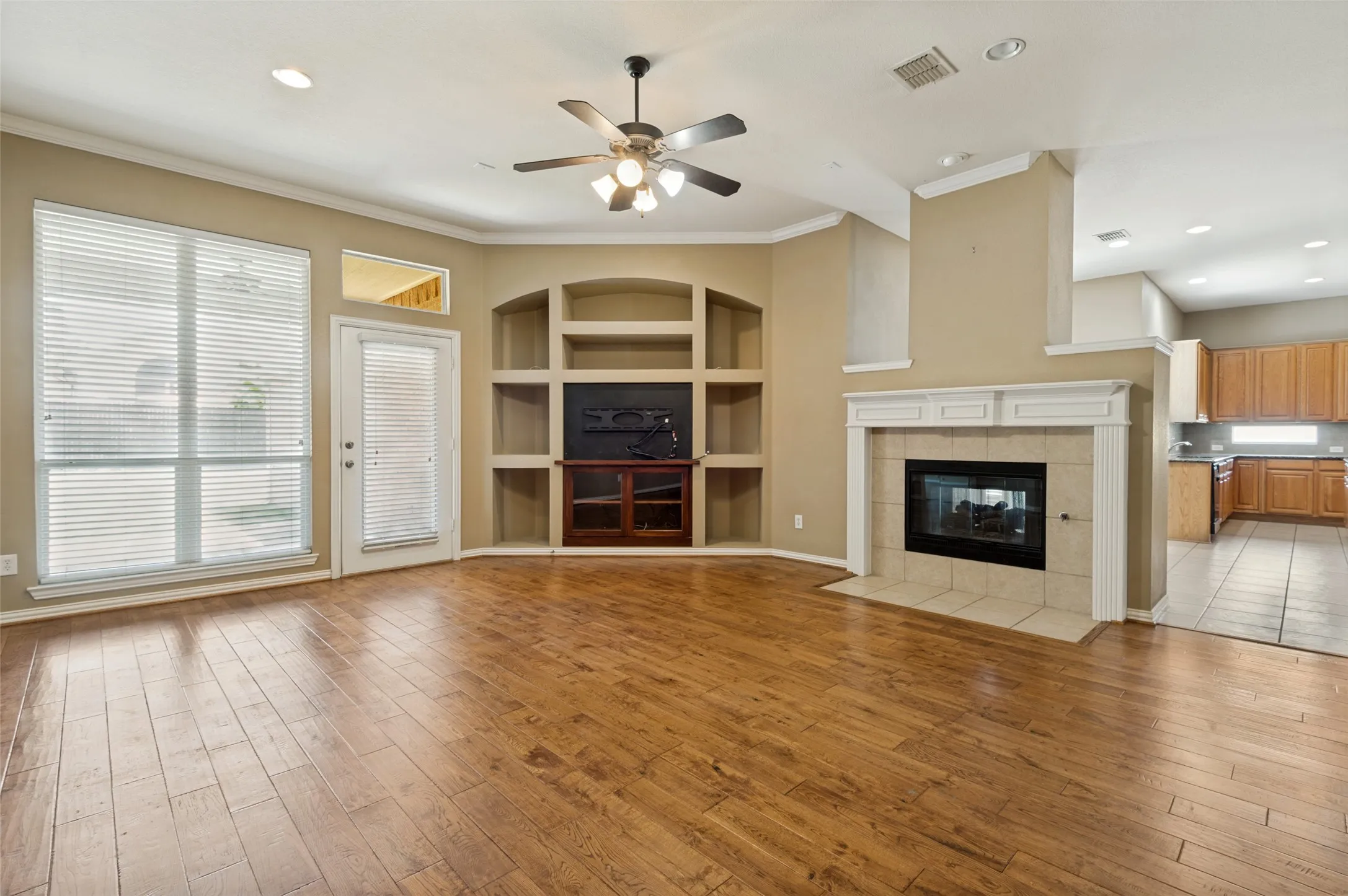 Single Family Residence For Sale in Tarrant County , 1319 Cadbury Lane, Keller, Texas 76248, 4 Bedroom, 2 Bathroom, 2 Garage spaces, 2,390 Sqft, built in 2005, mls#21354514, Real Estate Agent in Keller, Homes For Sale in Tarrant county, Homes For Sale in Keller, Realtor in Keller Texas, Real Estate Brokerage Independent Realty Texas, Luminita Cordes Realtor