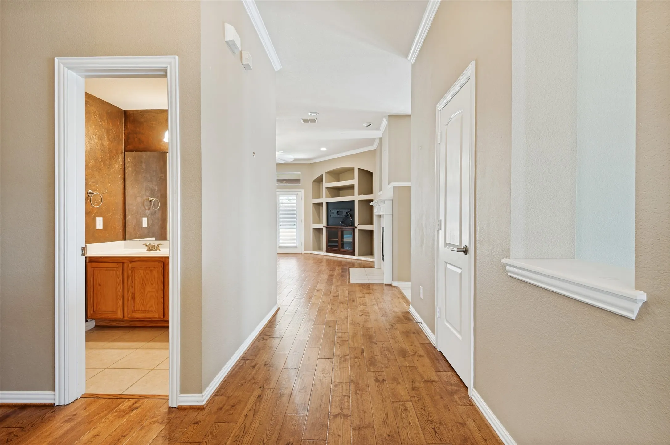 Single Family Residence For Sale in Tarrant County , 1319 Cadbury Lane, Keller, Texas 76248, 4 Bedroom, 2 Bathroom, 2 Garage spaces, 2,390 Sqft, built in 2005, mls#21354514, Real Estate Agent in Keller, Homes For Sale in Tarrant county, Homes For Sale in Keller, Realtor in Keller Texas, Real Estate Brokerage Independent Realty Texas, Luminita Cordes Realtor