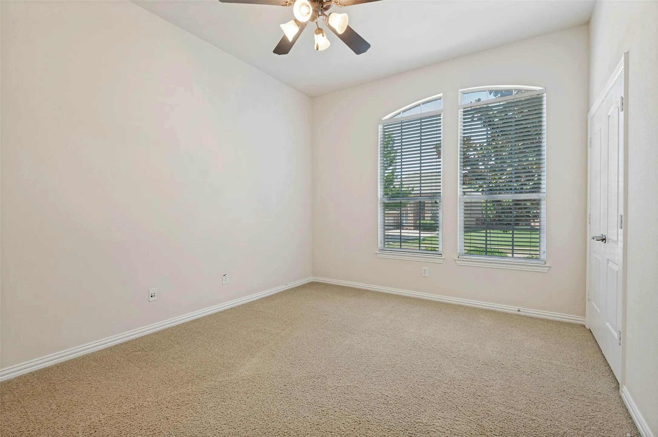 Single Family Residence For Sale in Tarrant County , 1319 Cadbury Lane, Keller, Texas 76248, 4 Bedroom, 2 Bathroom, 2 Garage spaces, 2,390 Sqft, built in 2005, mls#21354514, Real Estate Agent in Keller, Homes For Sale in Tarrant county, Homes For Sale in Keller, Realtor in Keller Texas, Real Estate Brokerage Independent Realty Texas, Luminita Cordes Realtor
