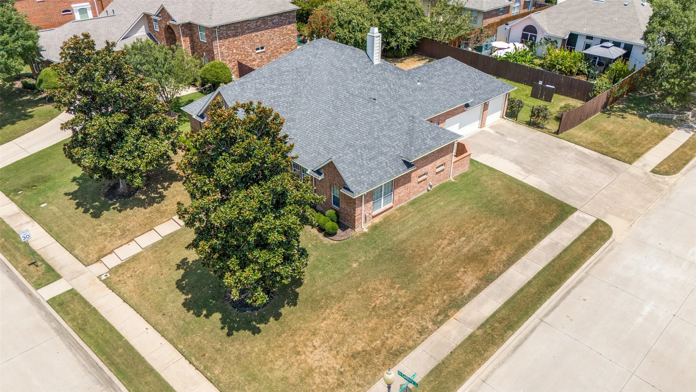 Single Family Residence For Sale in Tarrant County , 1319 Cadbury Lane, Keller, Texas 76248, 4 Bedroom, 2 Bathroom, 2 Garage spaces, 2,390 Sqft, built in 2005, mls#21354514, Real Estate Agent in Keller, Homes For Sale in Tarrant county, Homes For Sale in Keller, Realtor in Keller Texas, Real Estate Brokerage Independent Realty Texas, Luminita Cordes Realtor