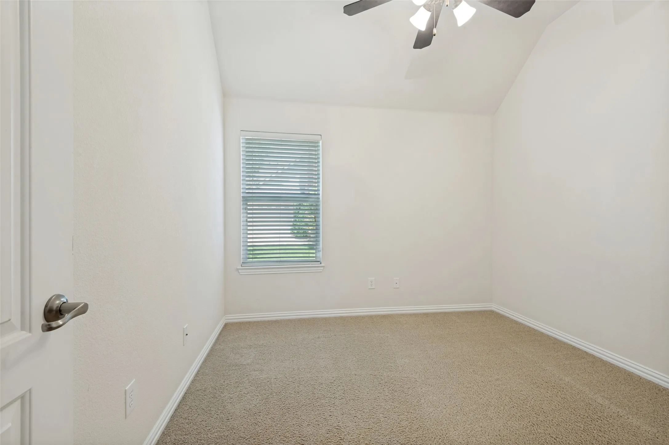 Single Family Residence For Sale in Tarrant County , 1319 Cadbury Lane, Keller, Texas 76248, 4 Bedroom, 2 Bathroom, 2 Garage spaces, 2,390 Sqft, built in 2005, mls#21354514, Real Estate Agent in Keller, Homes For Sale in Tarrant county, Homes For Sale in Keller, Realtor in Keller Texas, Real Estate Brokerage Independent Realty Texas, Luminita Cordes Realtor