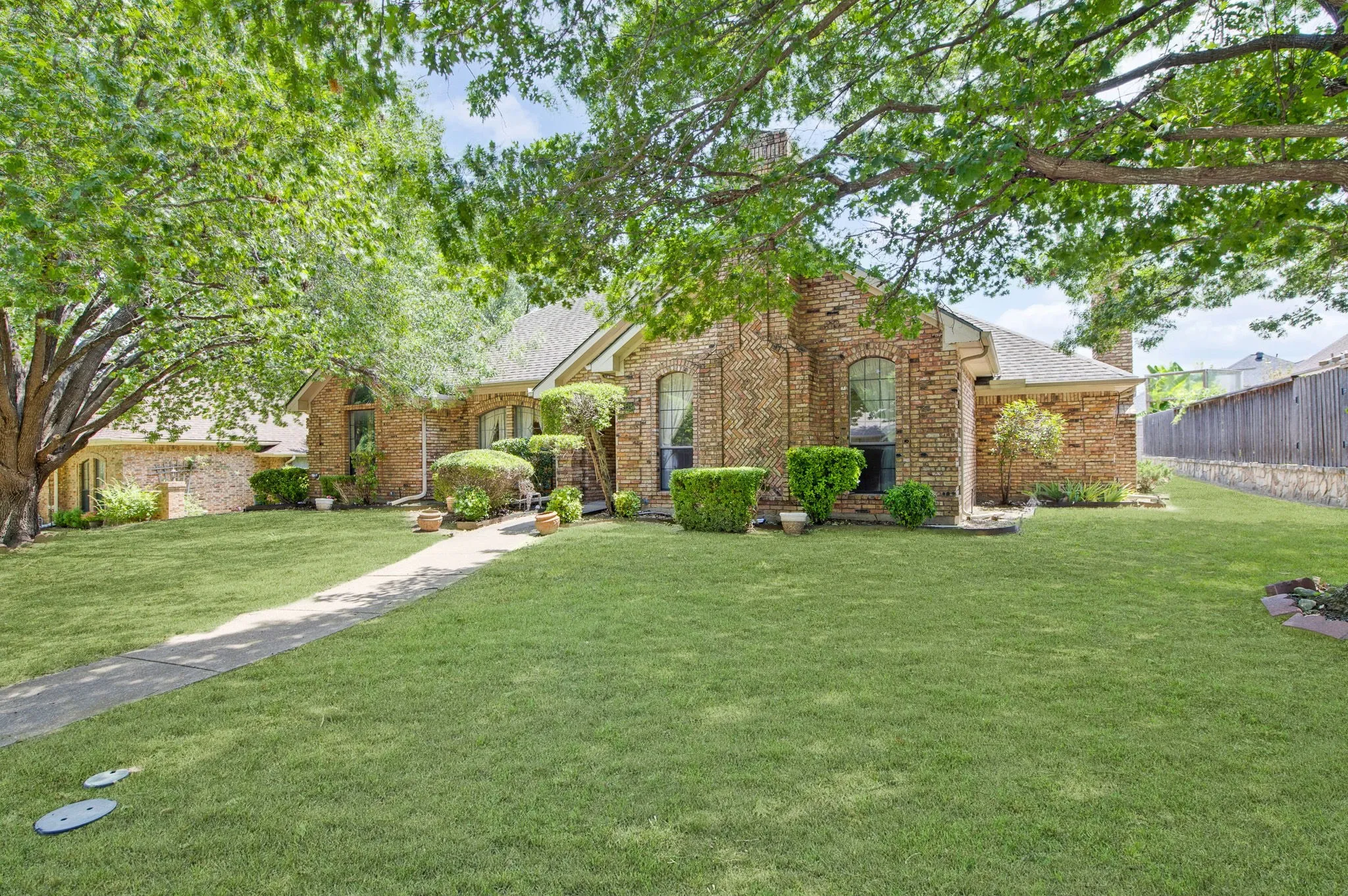 Single Family Residence For Sale in Dallas County , 1416 Sagewood Drive, De Soto, Texas 75115, 4 Bedroom, 3 Bathroom, 2 Garage spaces, 2,600 Sqft, built in 1987, mls#21352052, Real Estate Agent in De Soto, Homes For Sale in Dallas county, Homes For Sale in De Soto, Realtor in De Soto Texas, Real Estate Brokerage Independent Realty Texas, Luminita Cordes Realtor