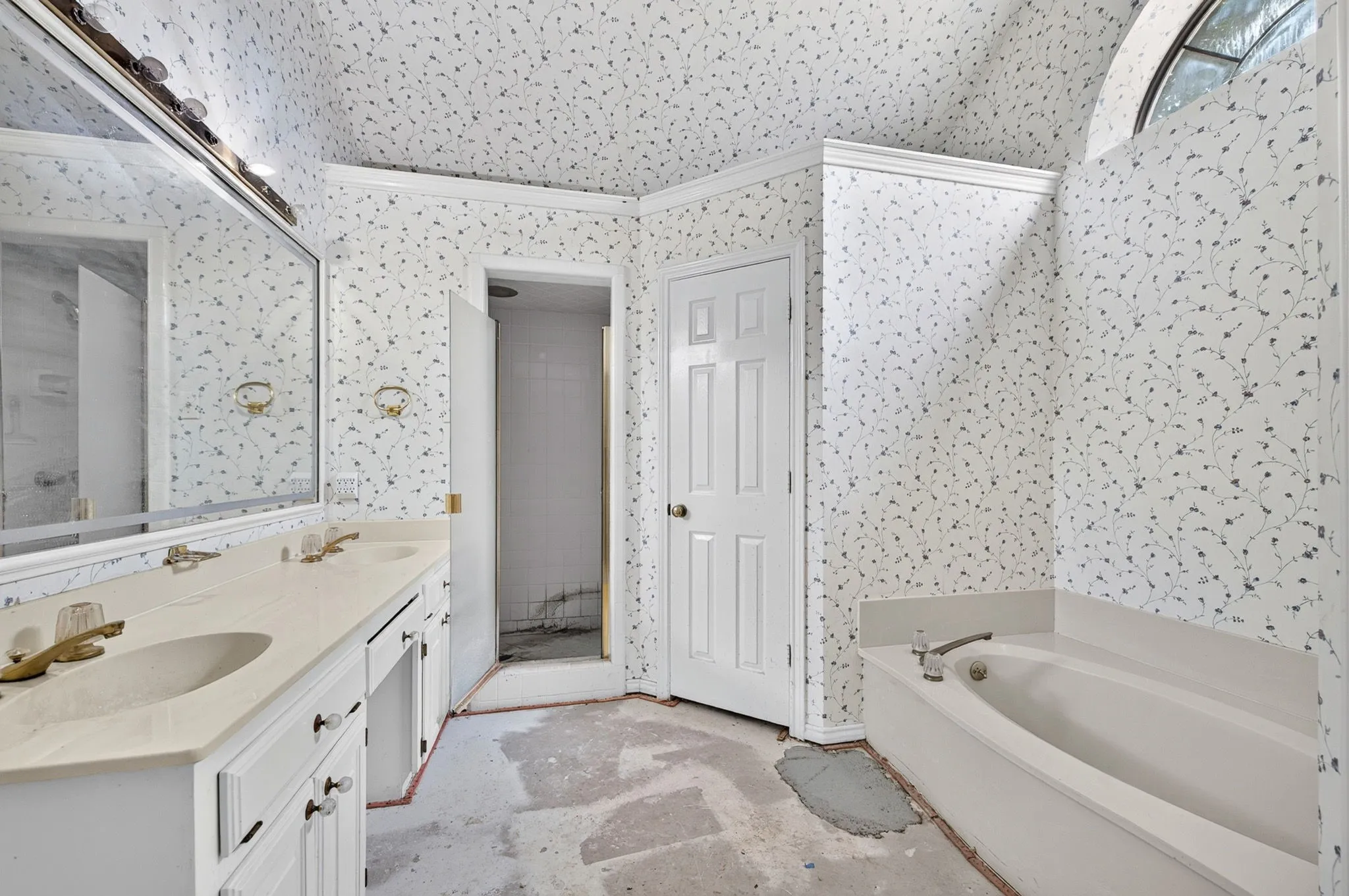 Single Family Residence For Sale in Dallas County , 1416 Sagewood Drive, De Soto, Texas 75115, 4 Bedroom, 3 Bathroom, 2 Garage spaces, 2,600 Sqft, built in 1987, mls#21352052, Real Estate Agent in De Soto, Homes For Sale in Dallas county, Homes For Sale in De Soto, Realtor in De Soto Texas, Real Estate Brokerage Independent Realty Texas, Luminita Cordes Realtor