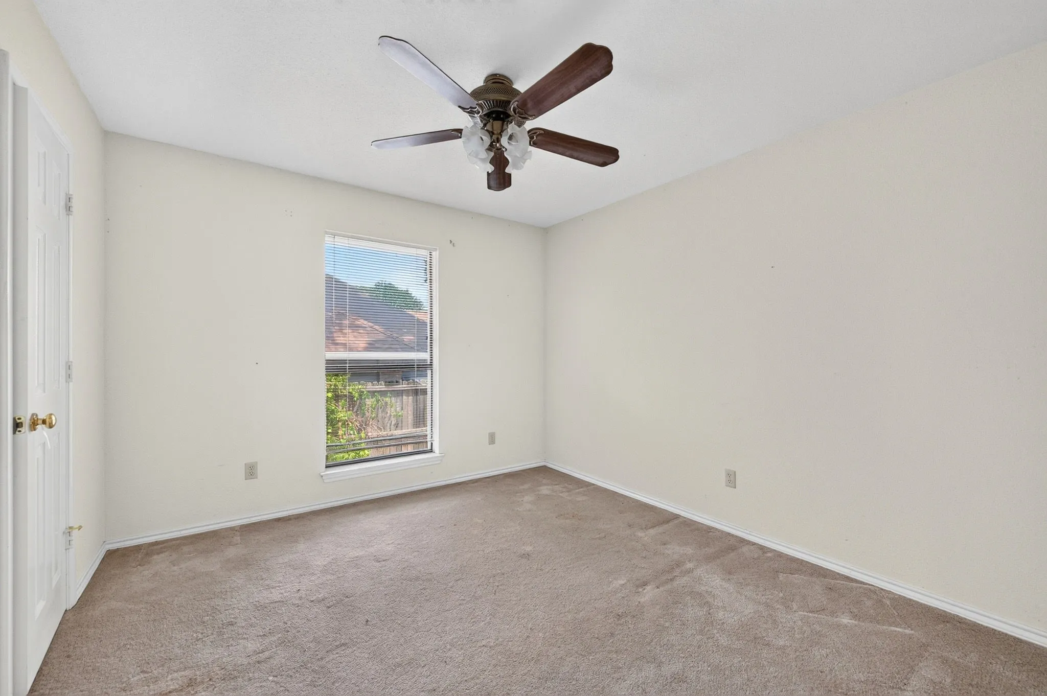 Single Family Residence For Sale in Dallas County , 1416 Sagewood Drive, De Soto, Texas 75115, 4 Bedroom, 3 Bathroom, 2 Garage spaces, 2,600 Sqft, built in 1987, mls#21352052, Real Estate Agent in De Soto, Homes For Sale in Dallas county, Homes For Sale in De Soto, Realtor in De Soto Texas, Real Estate Brokerage Independent Realty Texas, Luminita Cordes Realtor