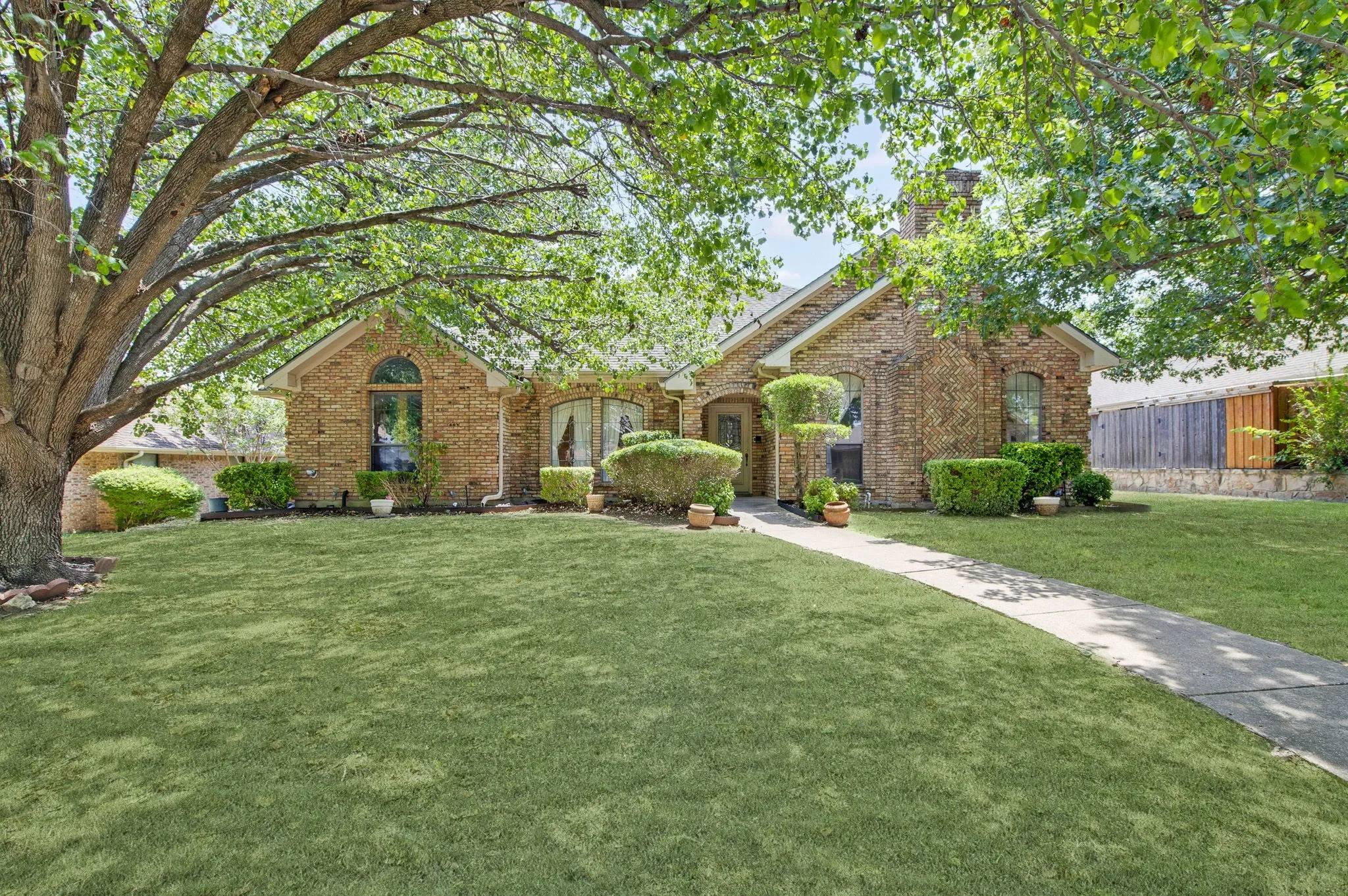 Single Family Residence For Sale in Dallas County , 1416 Sagewood Drive, De Soto, Texas 75115, 4 Bedroom, 3 Bathroom, 2 Garage spaces, 2,600 Sqft, built in 1987, mls#21352052, Real Estate Agent in De Soto, Homes For Sale in Dallas county, Homes For Sale in De Soto, Realtor in De Soto Texas, Real Estate Brokerage Independent Realty Texas, Luminita Cordes Realtor