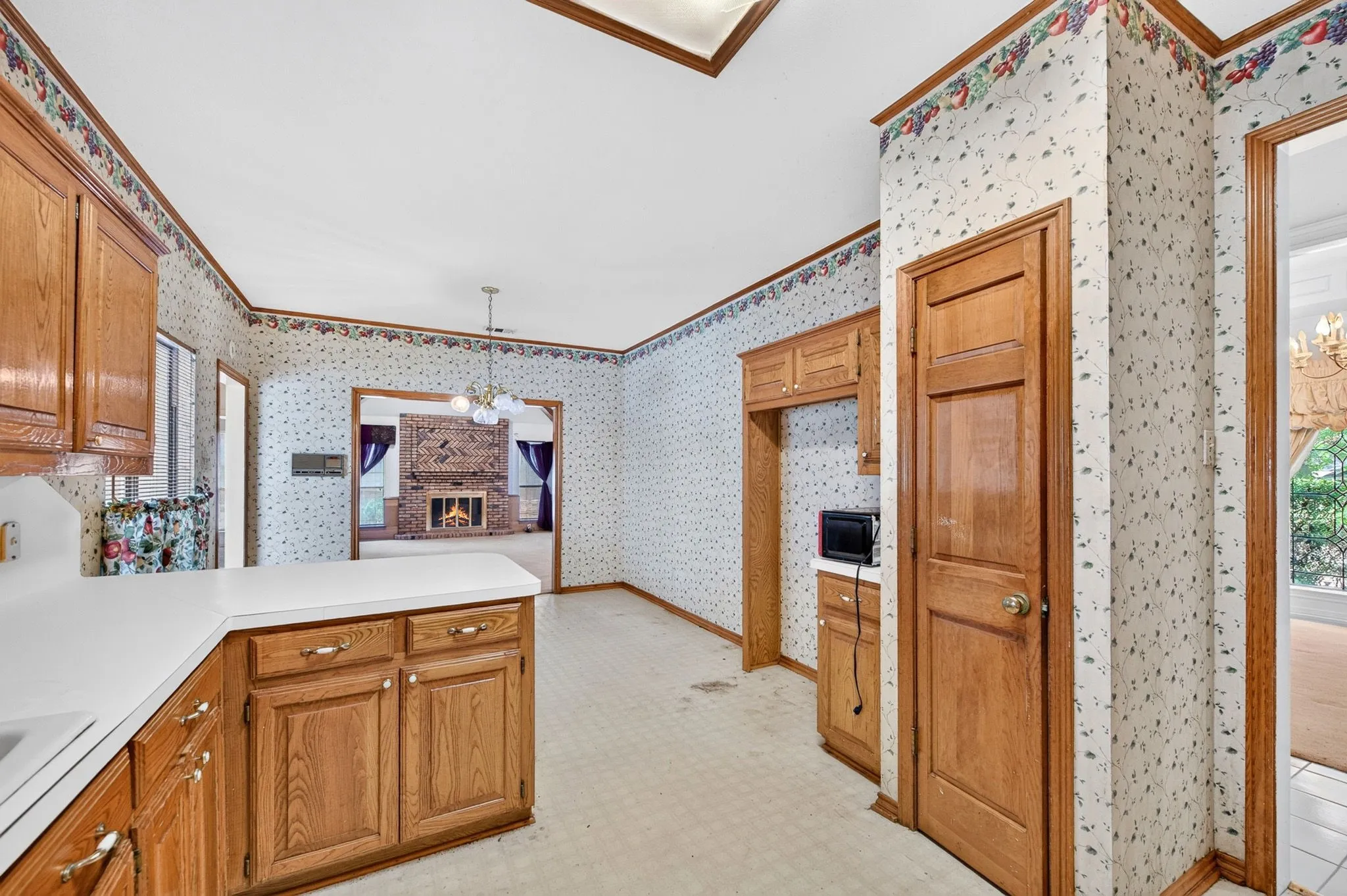 Single Family Residence For Sale in Dallas County , 1416 Sagewood Drive, De Soto, Texas 75115, 4 Bedroom, 3 Bathroom, 2 Garage spaces, 2,600 Sqft, built in 1987, mls#21352052, Real Estate Agent in De Soto, Homes For Sale in Dallas county, Homes For Sale in De Soto, Realtor in De Soto Texas, Real Estate Brokerage Independent Realty Texas, Luminita Cordes Realtor